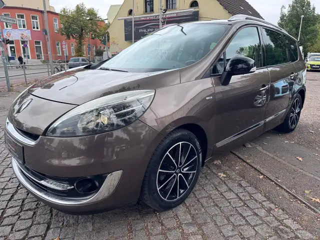 Renault Grand Scenic BOSE*KAMERA*7.SITZE*KETTE NEU*LEDER