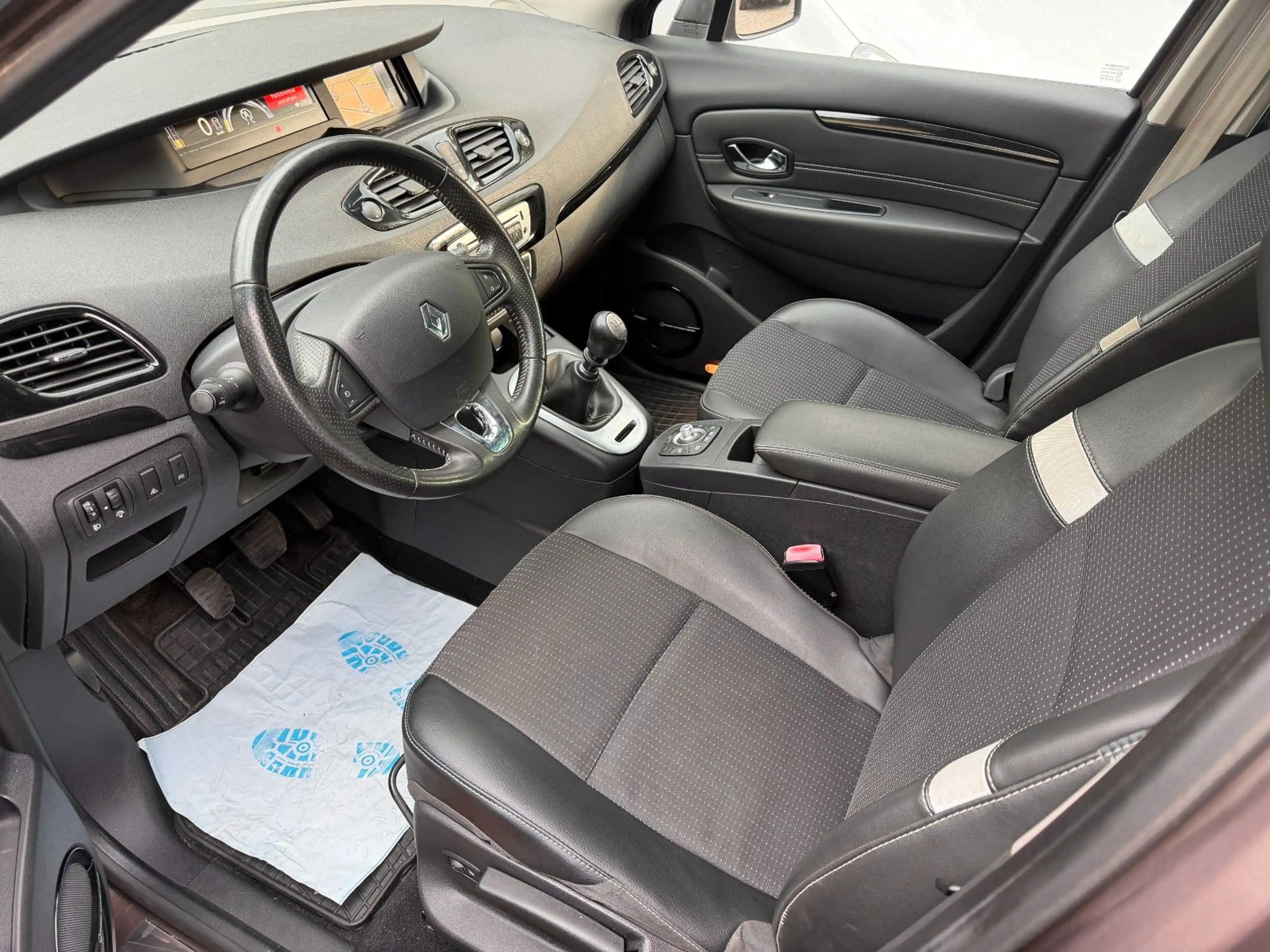 Renault Grand Scenic BOSE*KAMERA*7.SITZE*KETTE NEU*LEDER — photo 2
