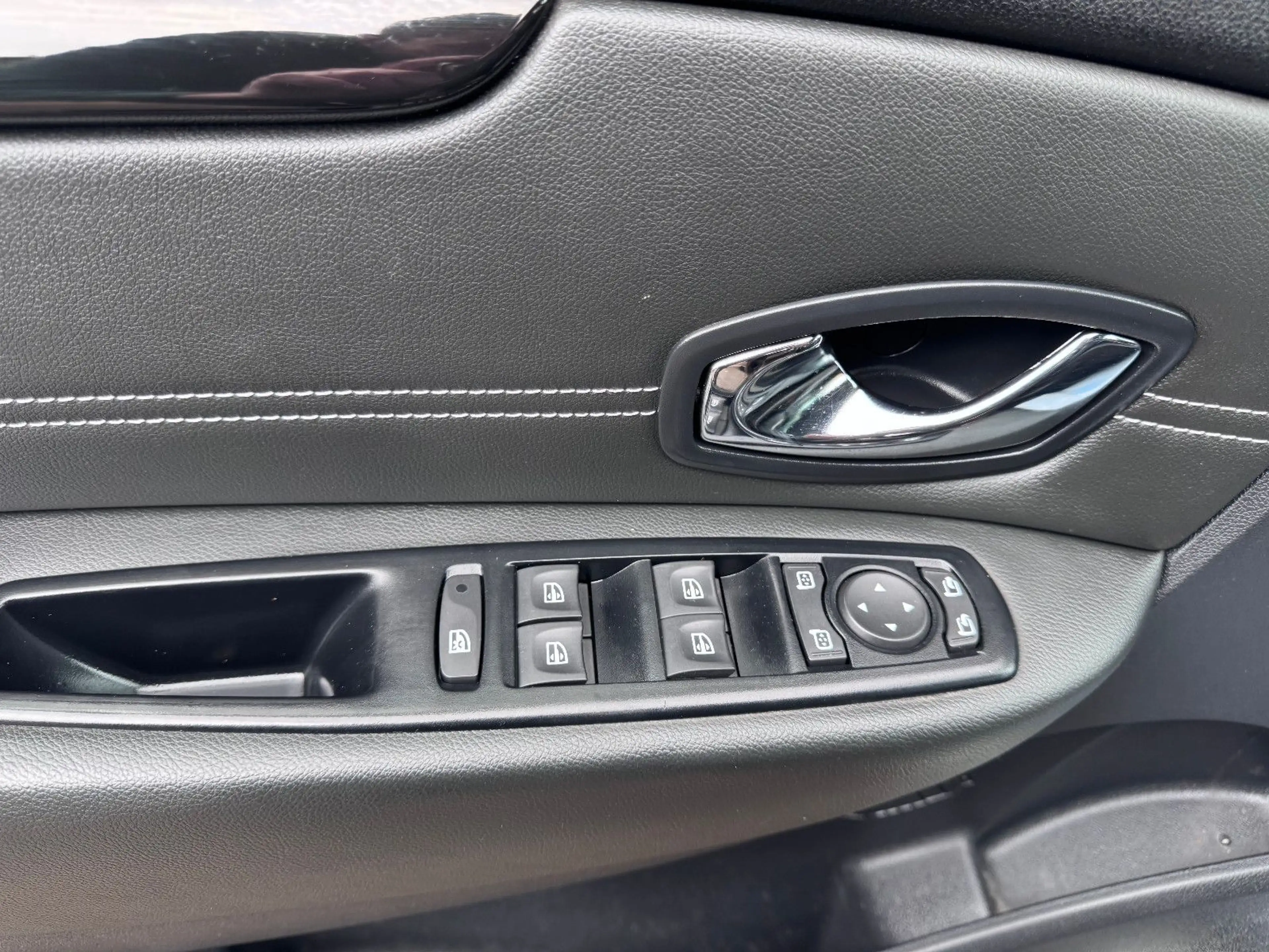 Renault Grand Scenic BOSE*KAMERA*7.SITZE*KETTE NEU*LEDER — photo 14