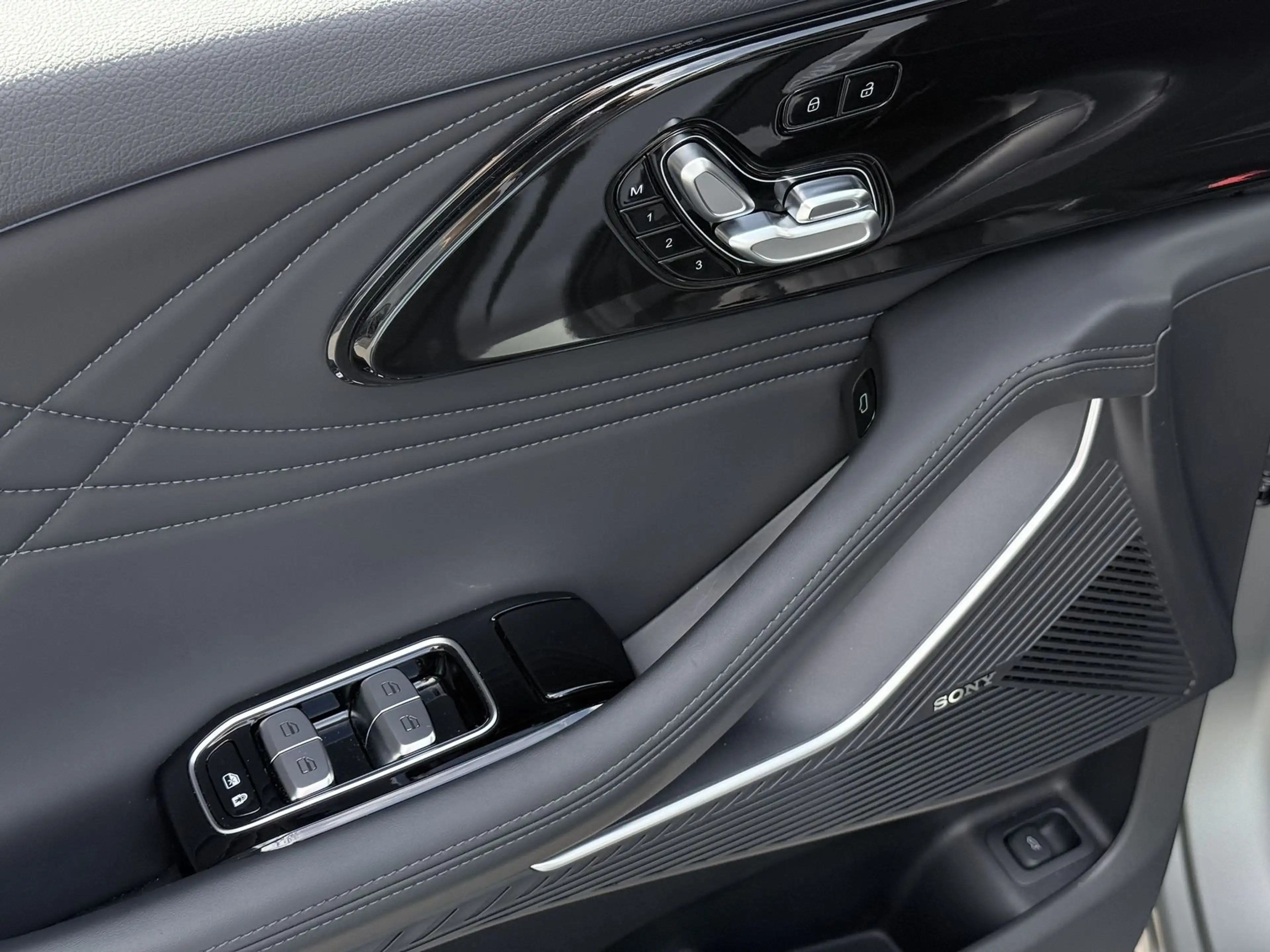 Omoda 9 PHEV Premium — photo 9