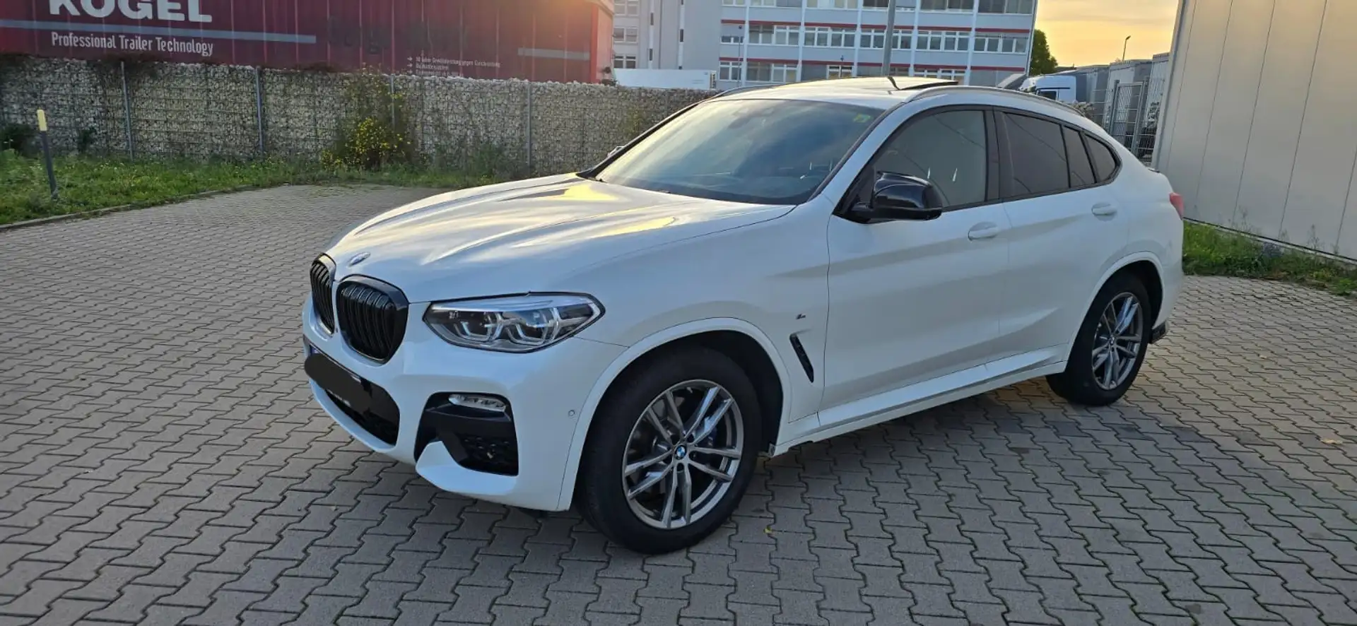 BMW X4 xDrive 30d Aut M-Paket Voll LED Pano-Dach 360° Kam Weiß - 1