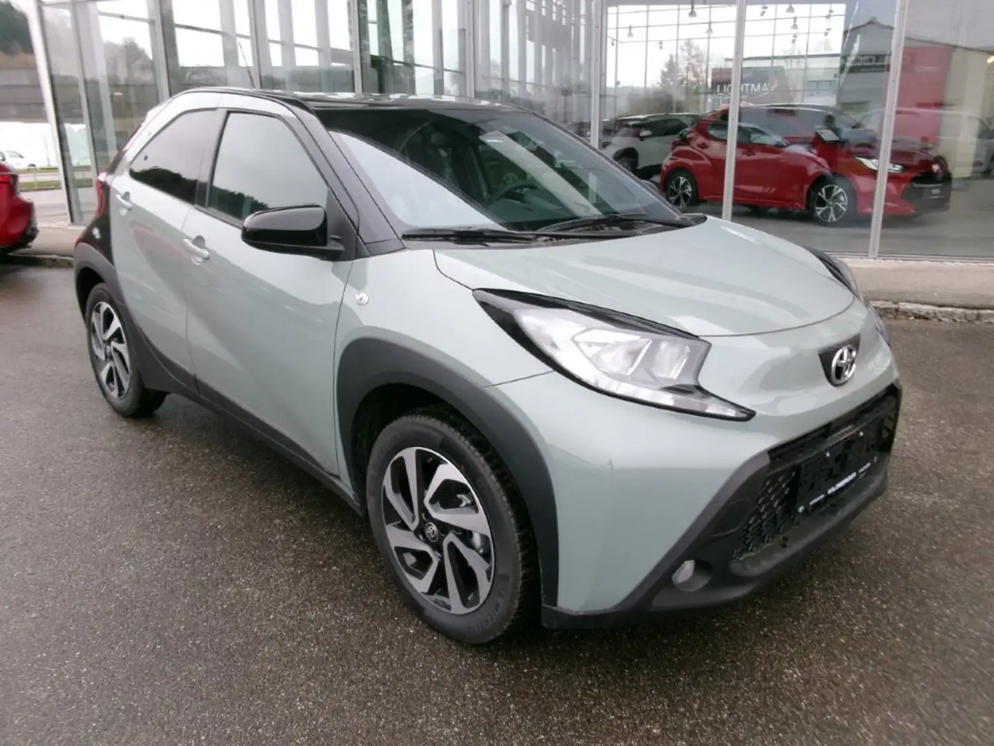 Toyota Aygo Aygo X 1,0 VVT-i Pulse CVT !!! TOP FINANZIEREN Grün - 1