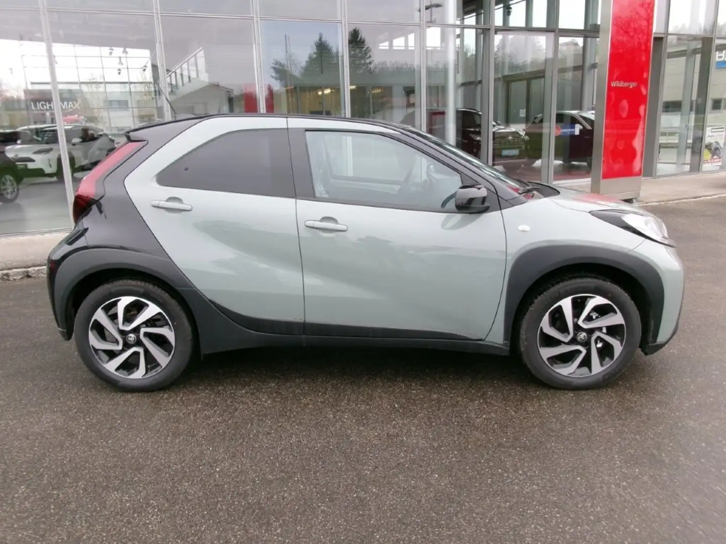 Toyota Aygo Aygo X 1,0 VVT-i Pulse CVT !!! TOP FINANZIEREN Grün - 2