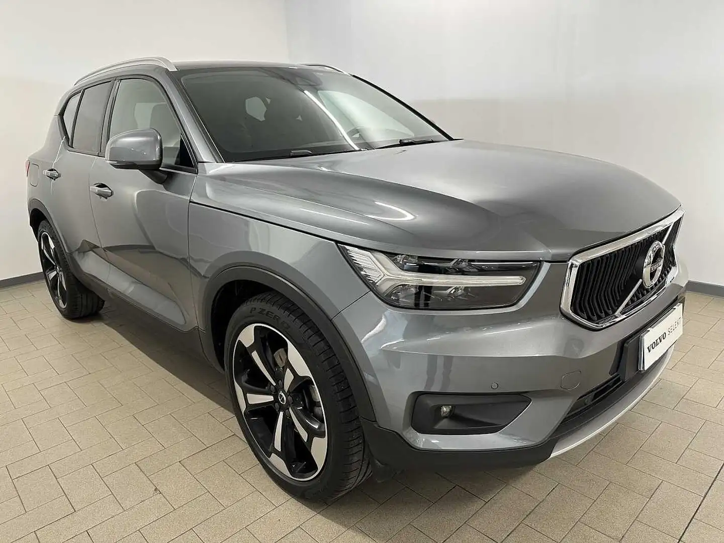 Volvo XC40 D4 AWD MOM GEAR Gris - 2