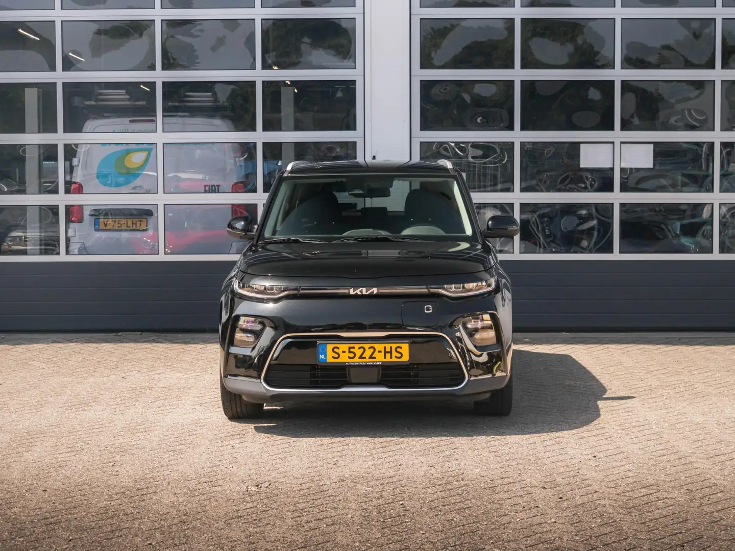 Kia Soul e-Soul DynamicLine 64 kWh | Navi| Camera | Clima | Zwart - 2