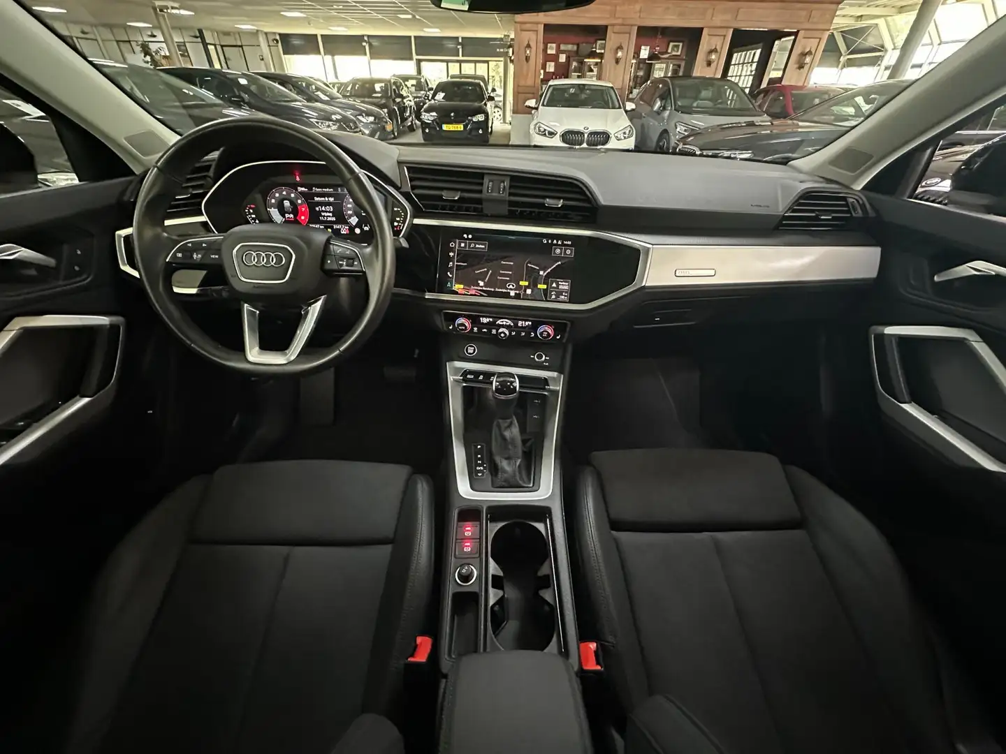 Audi Q3 Sportback 35 TFSI S edition/PANO-DAK/CAMERA/LED/di Zwart - 2