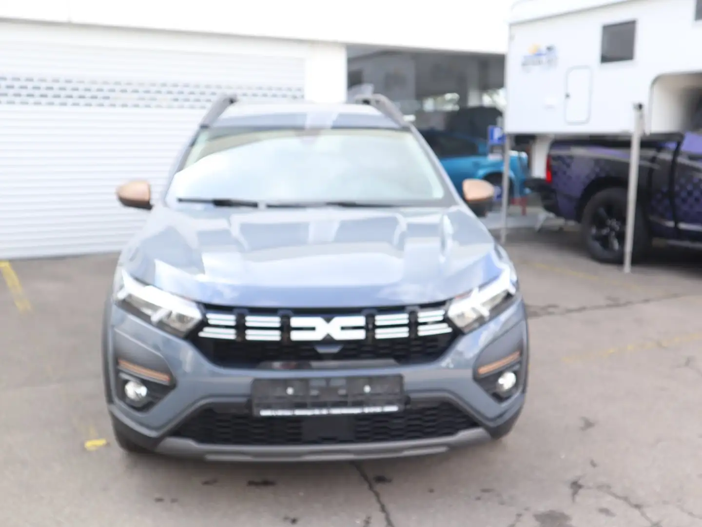 Dacia Jogger 1.0 TCe 110 Extreme+ Wartungspaket incl 1.0 TCe 11 Grijs - 2