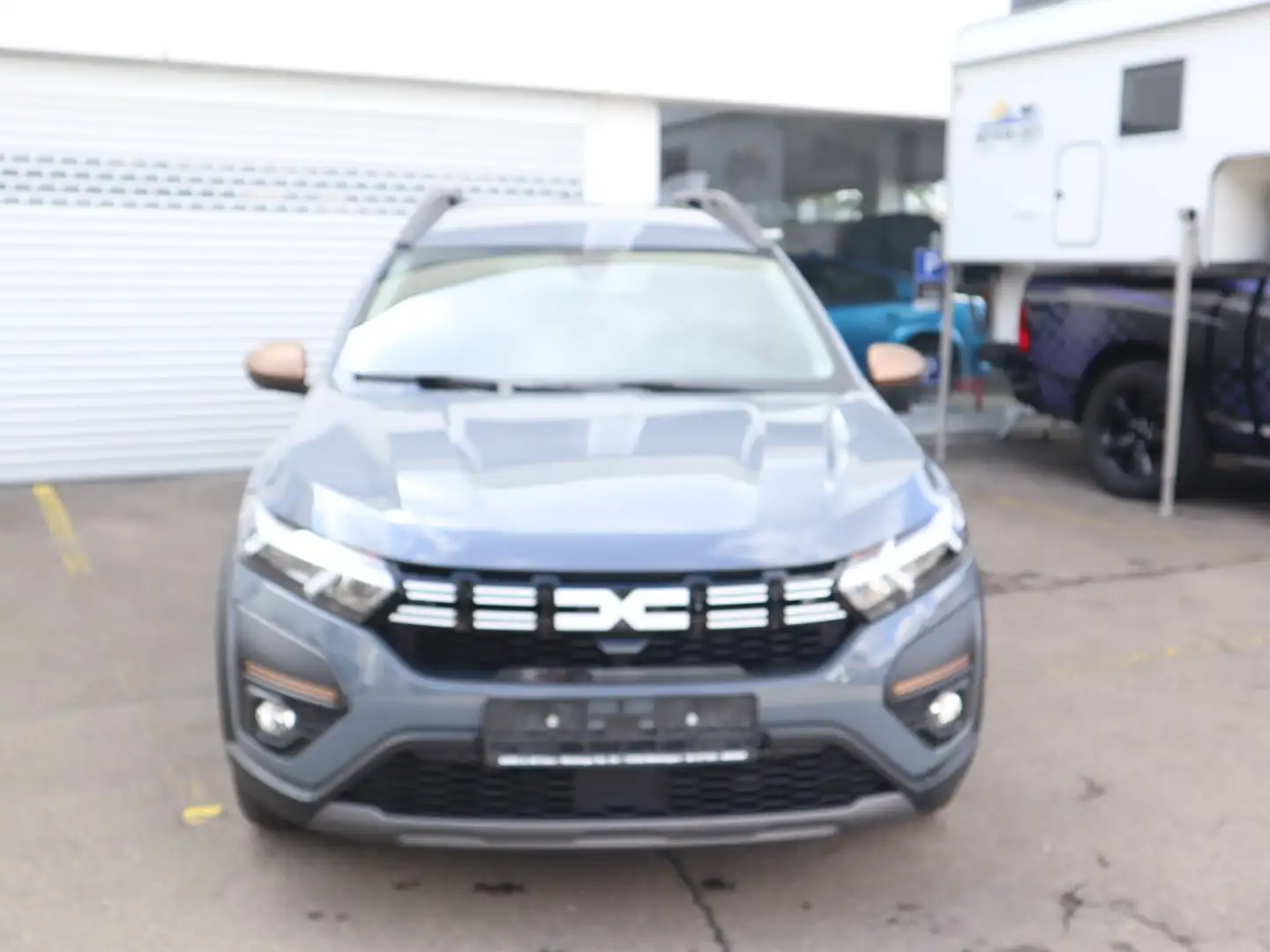 Dacia Jogger 1.0 TCe 110 Extreme+ Wartungspaket incl 1.0 TCe 11 Grijs - 1