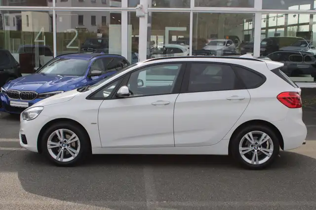 BMW 2 Series view 3