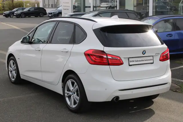 BMW 2 Series view 4