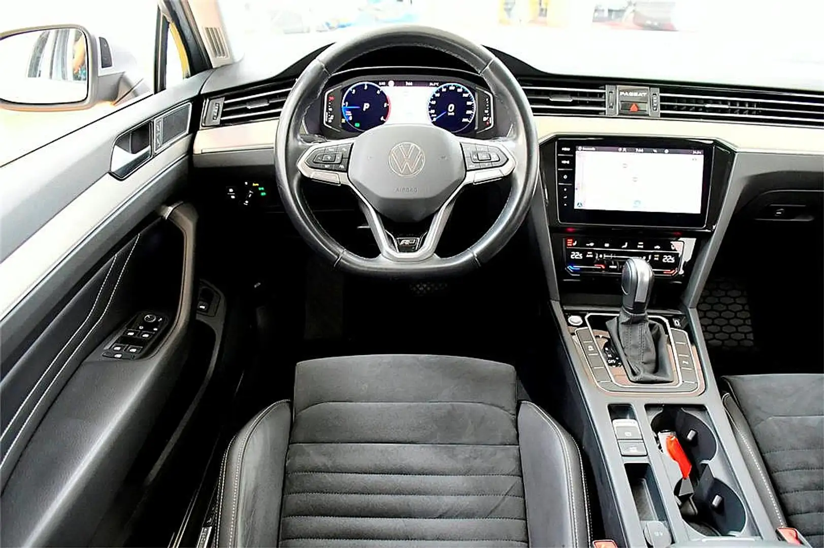 Volkswagen Passat Variant Elegance 2,0 SCR TDI DSG Silber - 2