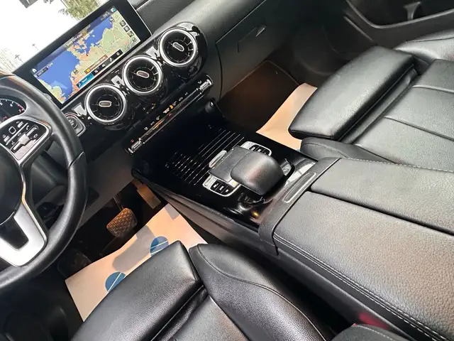 Mercedes-Benz 250 view 14