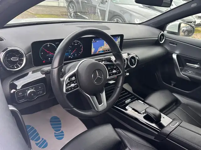 Mercedes-Benz 250 view 15