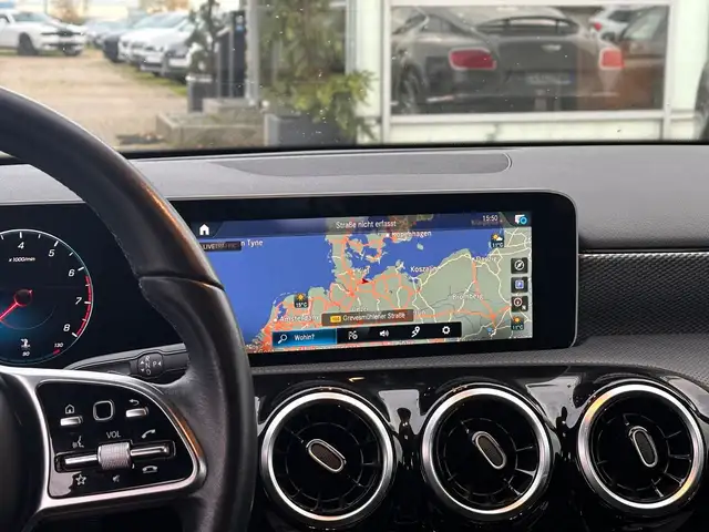 Mercedes-Benz 250 view 12