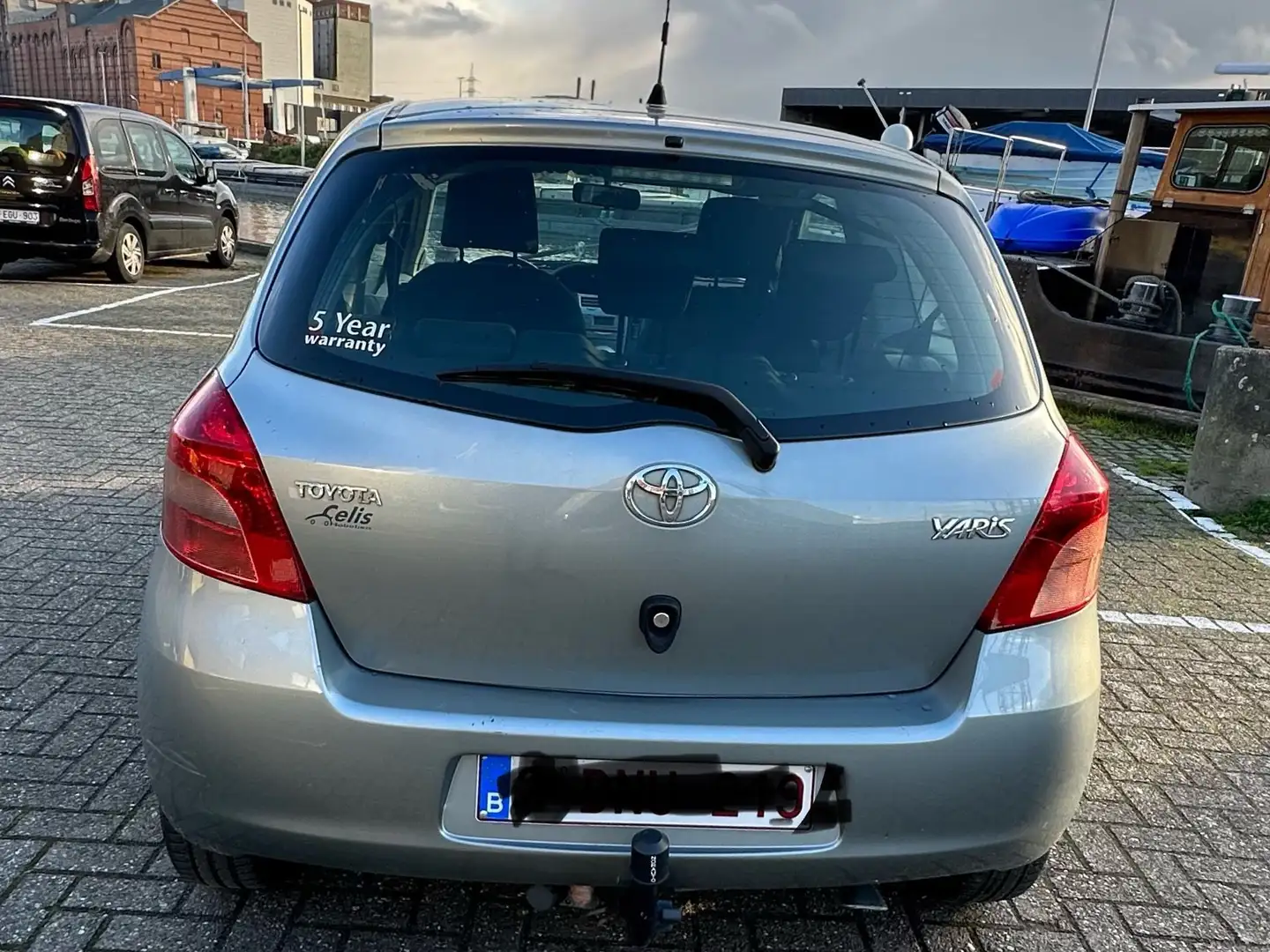 Toyota Yaris 2 Gris - 2