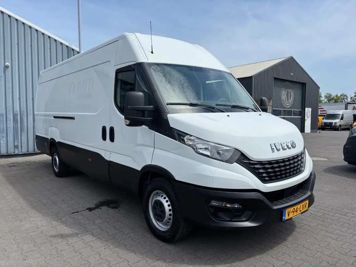 Iveco Daily 35S14 136 PK L4 H2 Euro 6 Airco Navigatie Wit - 2