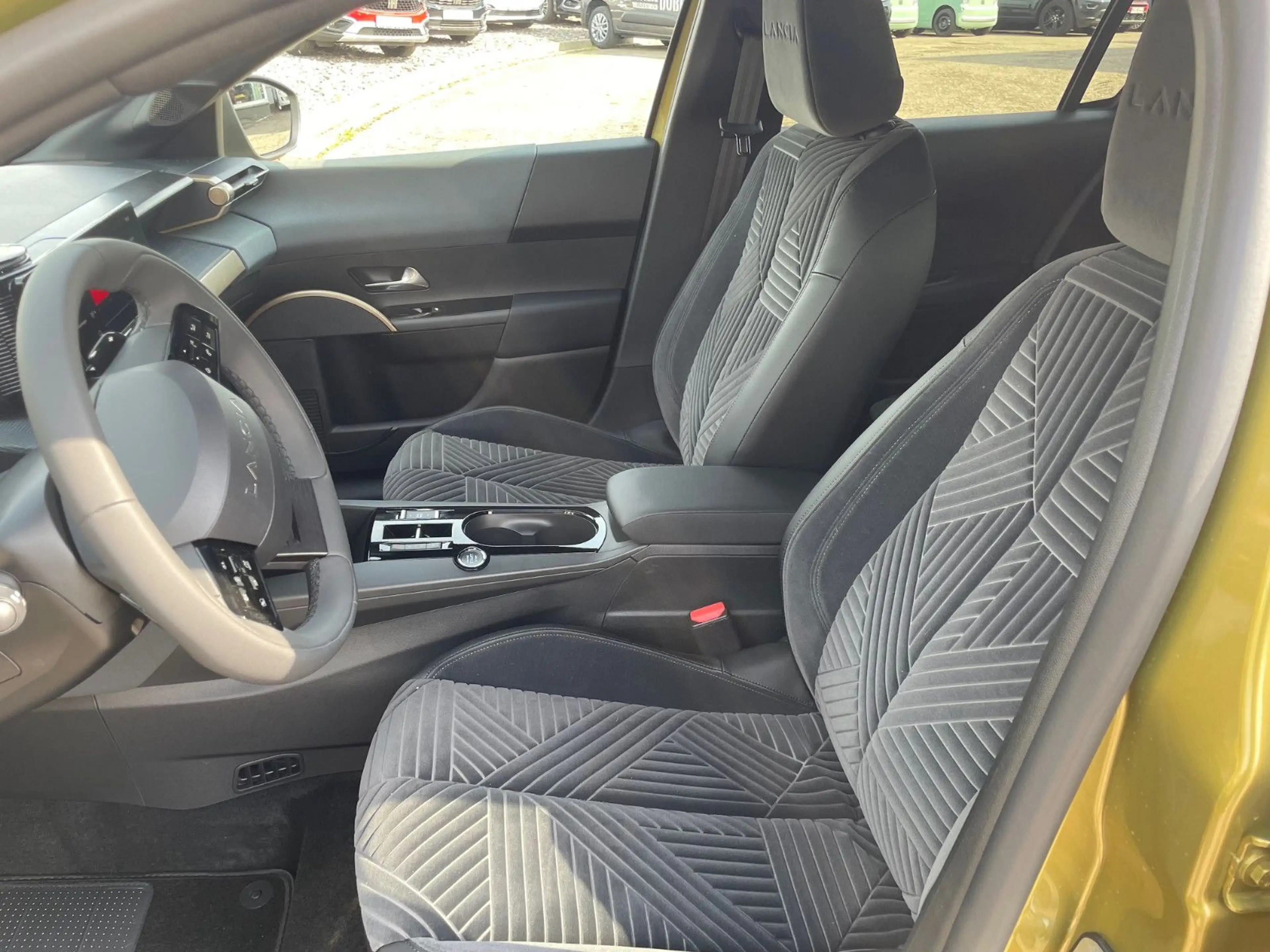 Lancia Ypsilon 1,2   LX Automatik Mildhybrid — photo 8