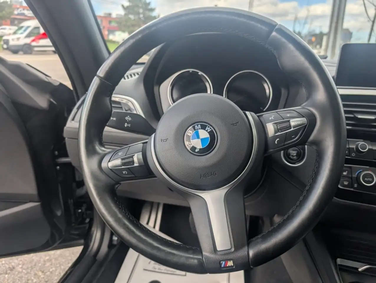 BMW 2 Series снимка BMW 2 Series