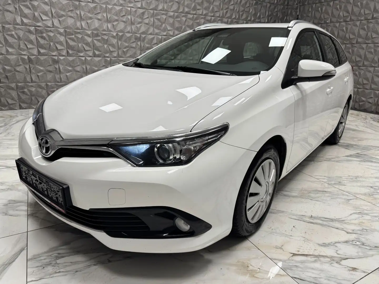 Toyota Auris TS 1,4 D-4D Active Weiß - 2