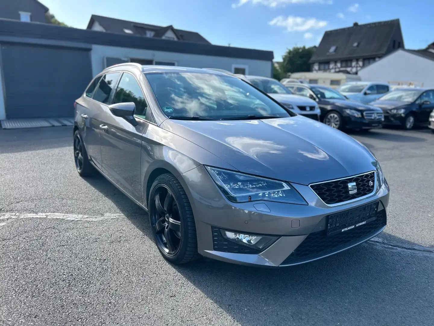 SEAT Leon ST FR 2.0 TDI DSG/AHK/LED/TEMPO/NAVI/8FACH Gris - 2