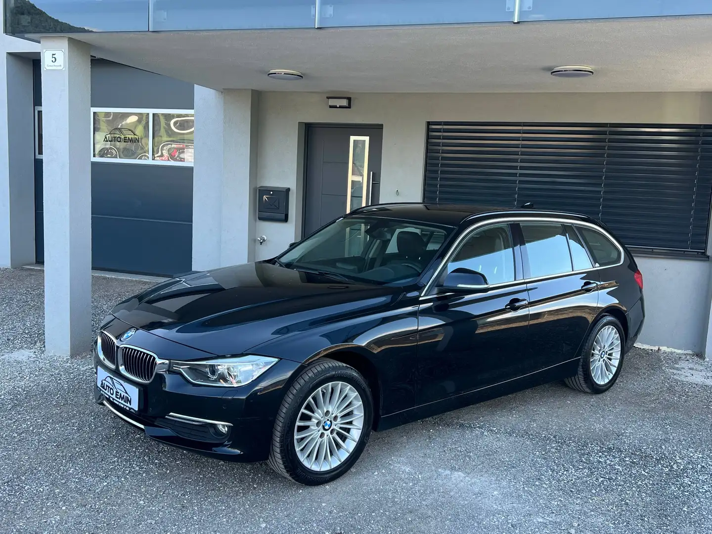 BMW 320 320d xDrive Touring Österreich-Paket Aut. Schwarz - 1