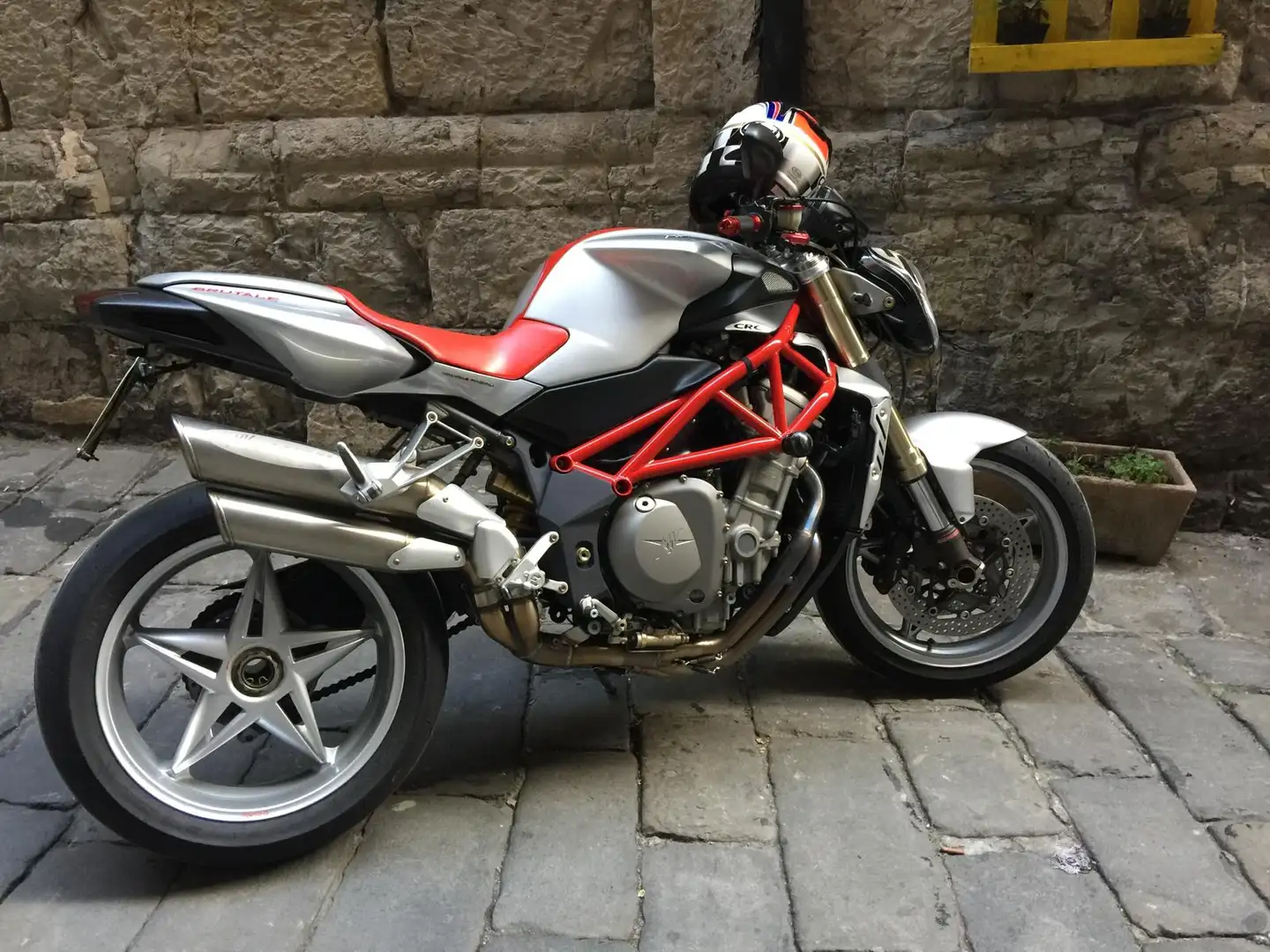 MV Agusta Brutale 910 S Plateado - 2