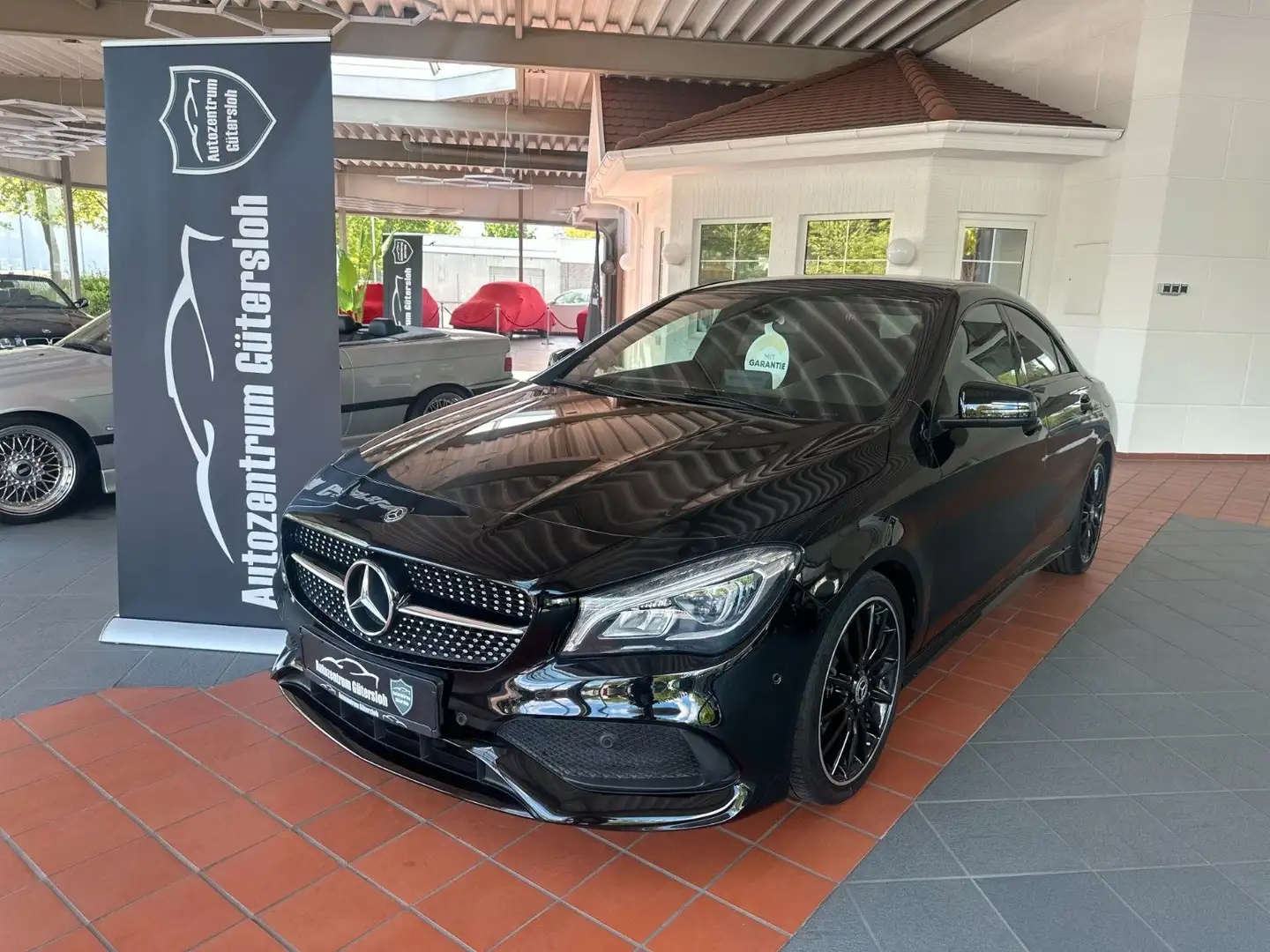 Mercedes-Benz CLA 200 AMG-Line *Night-Paket / LED / Keyless * Schwarz - 1