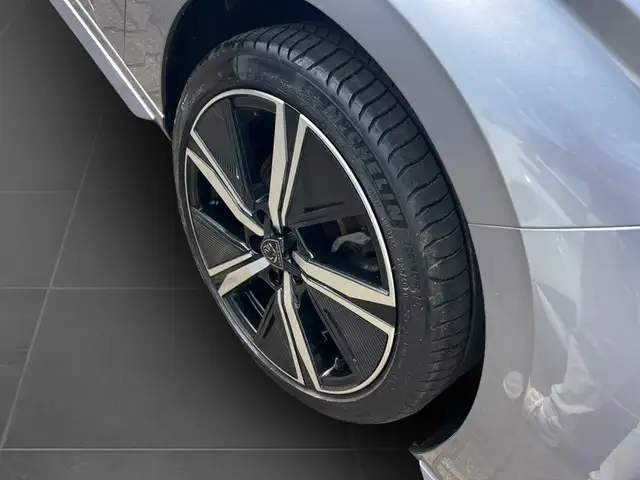 Peugeot 308 view 8