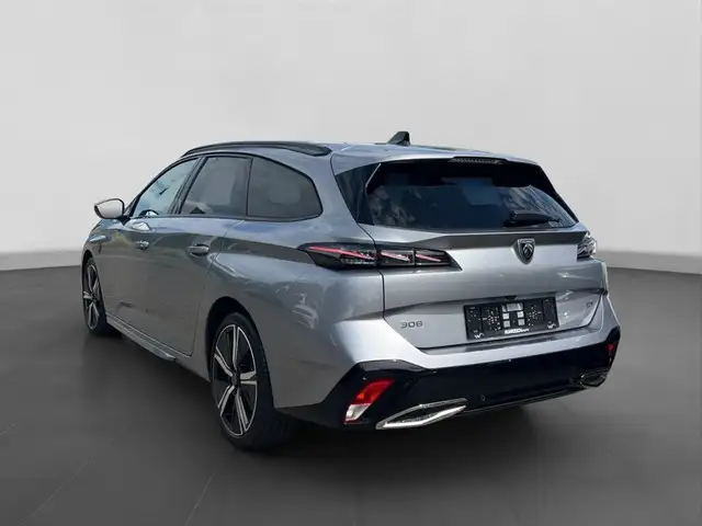 Peugeot 308 view 3
