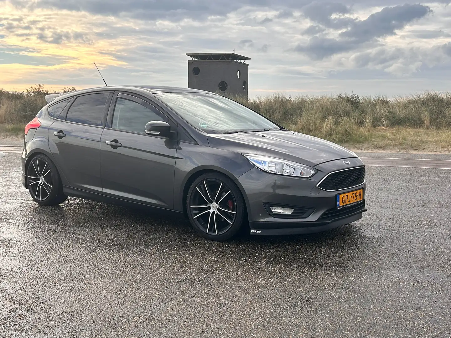 Ford Focus Focus 1.0 Titanium Grijs - 1