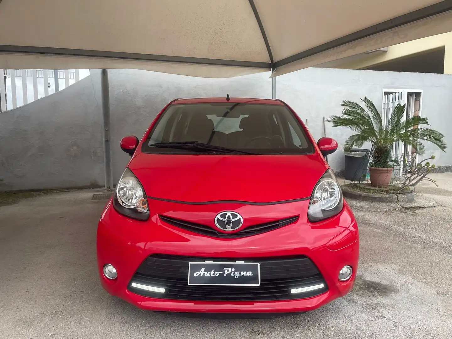 Toyota Aygo Aygo I 2012 5p 1.0 connect (tobasco) m-mt Czerwony - 2