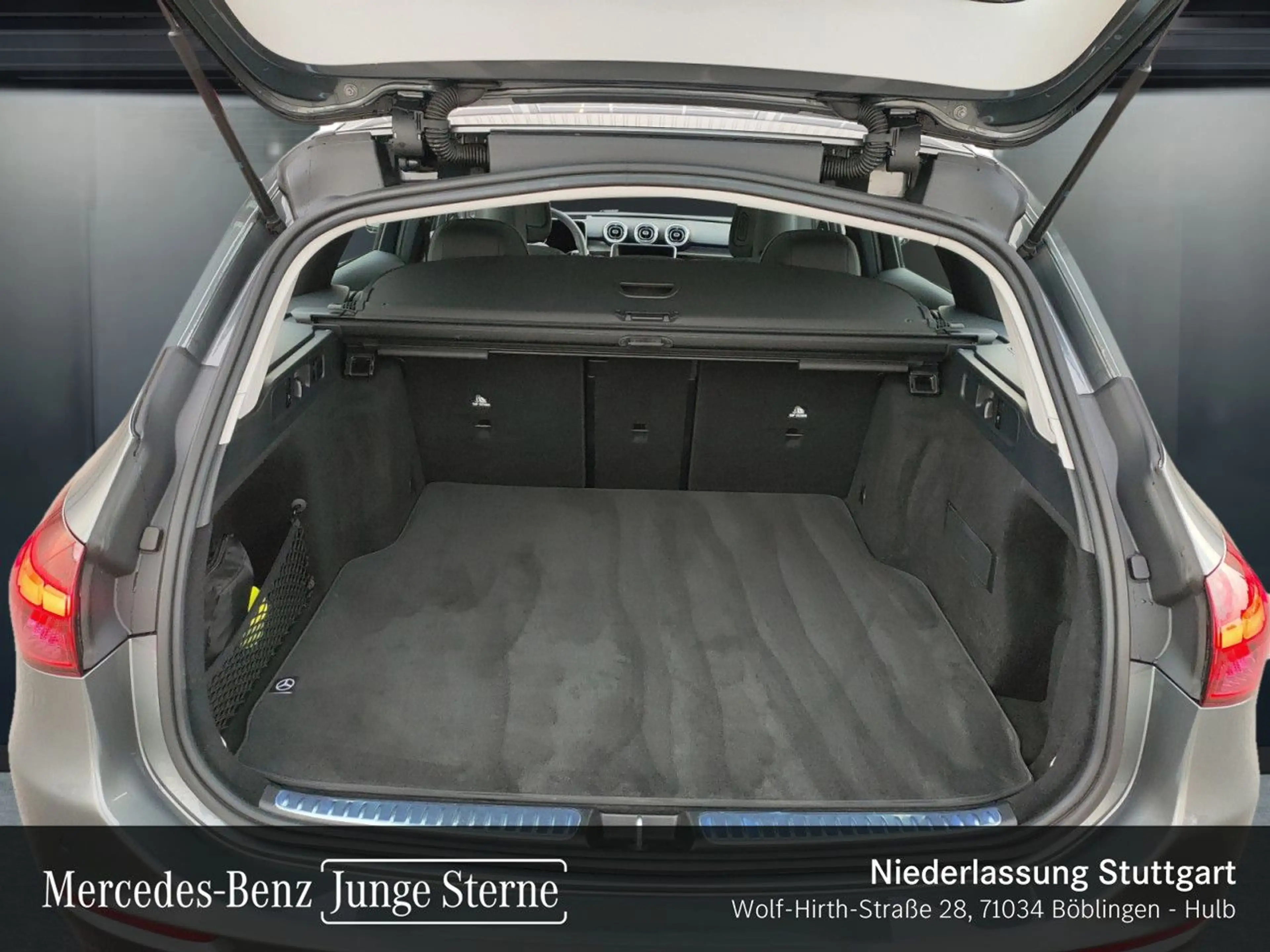Mercedes-Benz C 200 T AVANTG+PANO+360+BURMESTER+KEYLESS+9G — photo 6