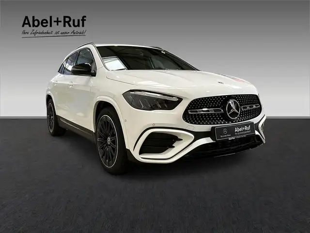 Mercedes-Benz Gla Class view 3