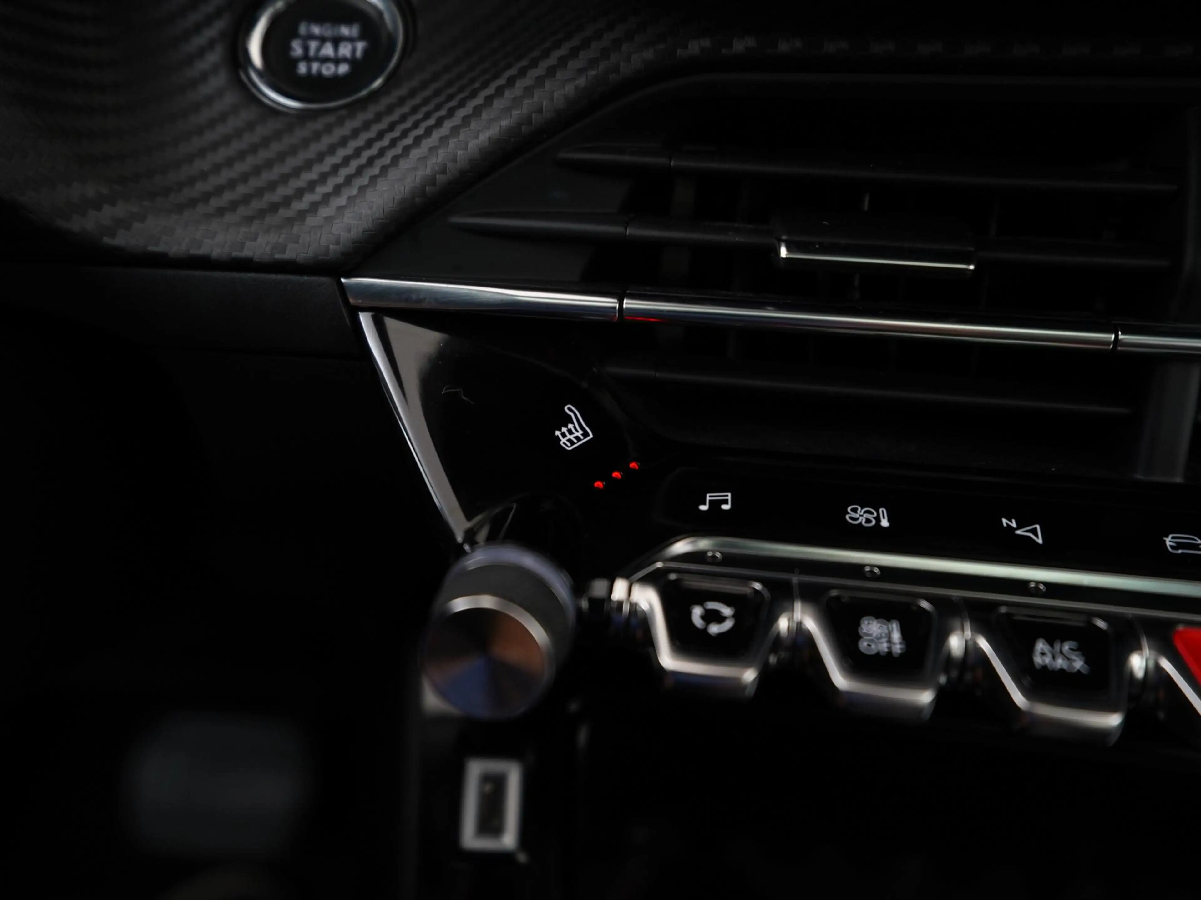 Peugeot e-2008 EV Allure 50 kWh | SOH 92% | Navigatie | Digital C — photo 12