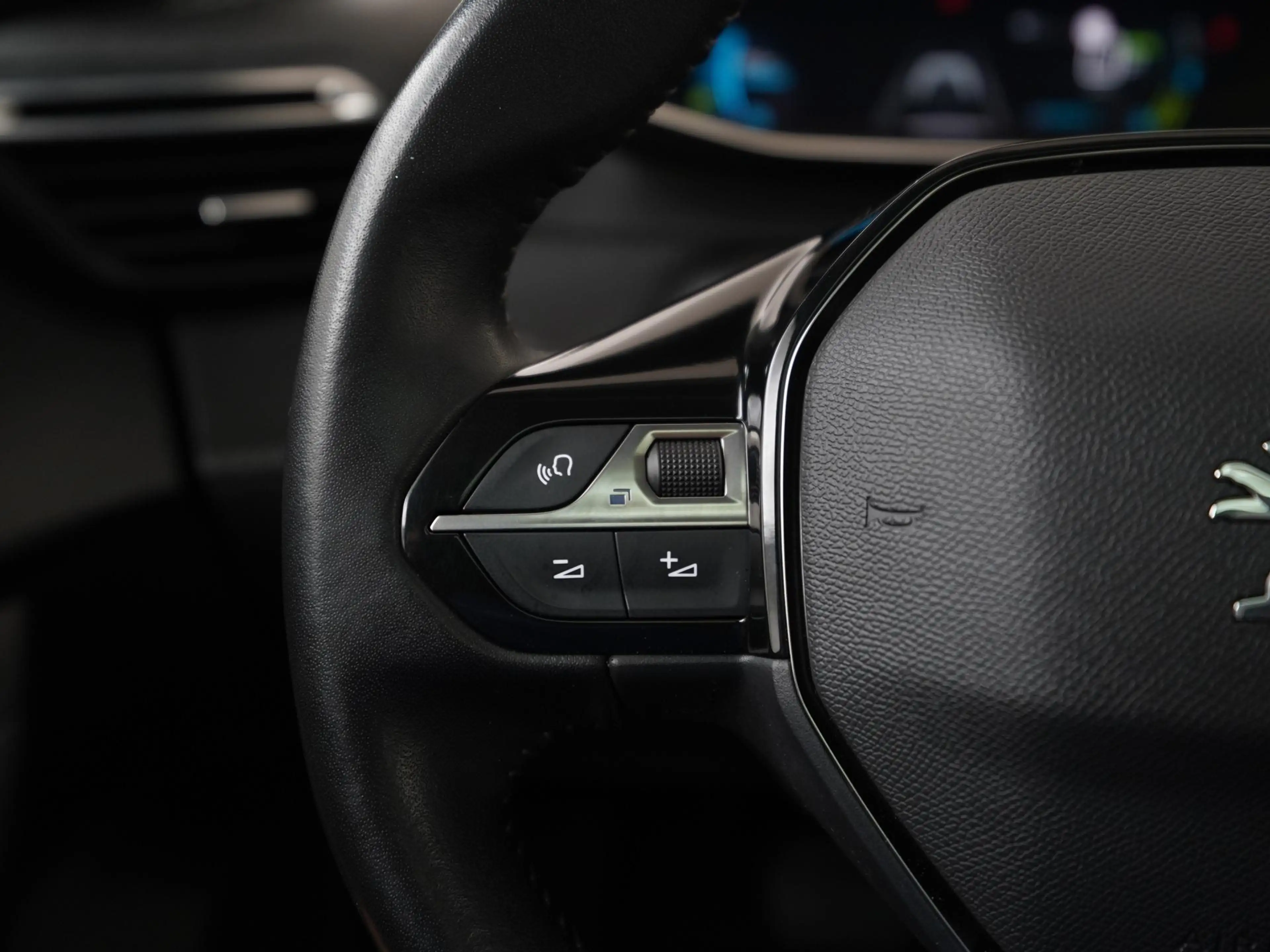 Peugeot e-2008 EV Allure 50 kWh | SOH 92% | Navigatie | Digital C — photo 7