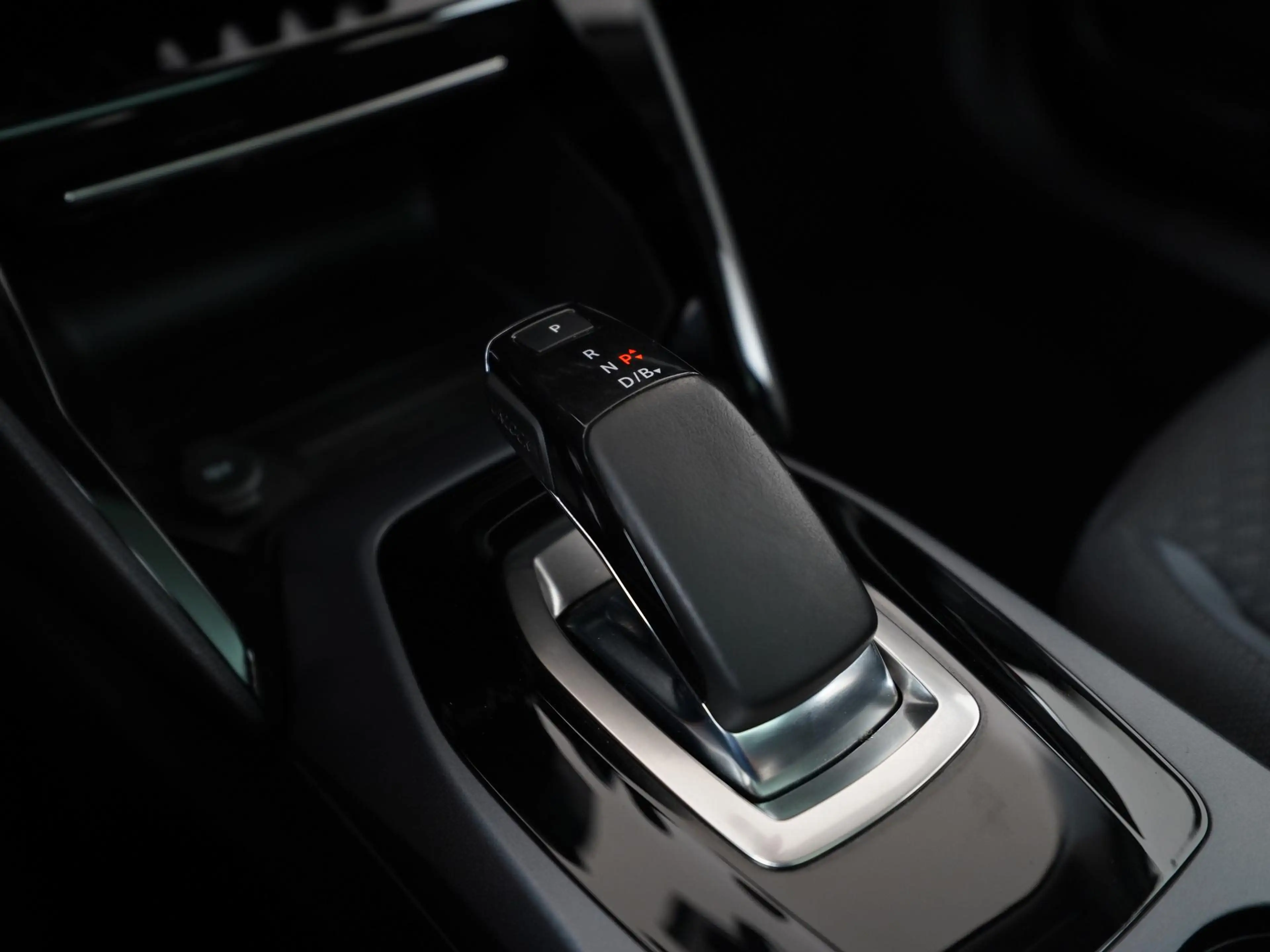 Peugeot e-2008 EV Allure 50 kWh | SOH 92% | Navigatie | Digital C — photo 10