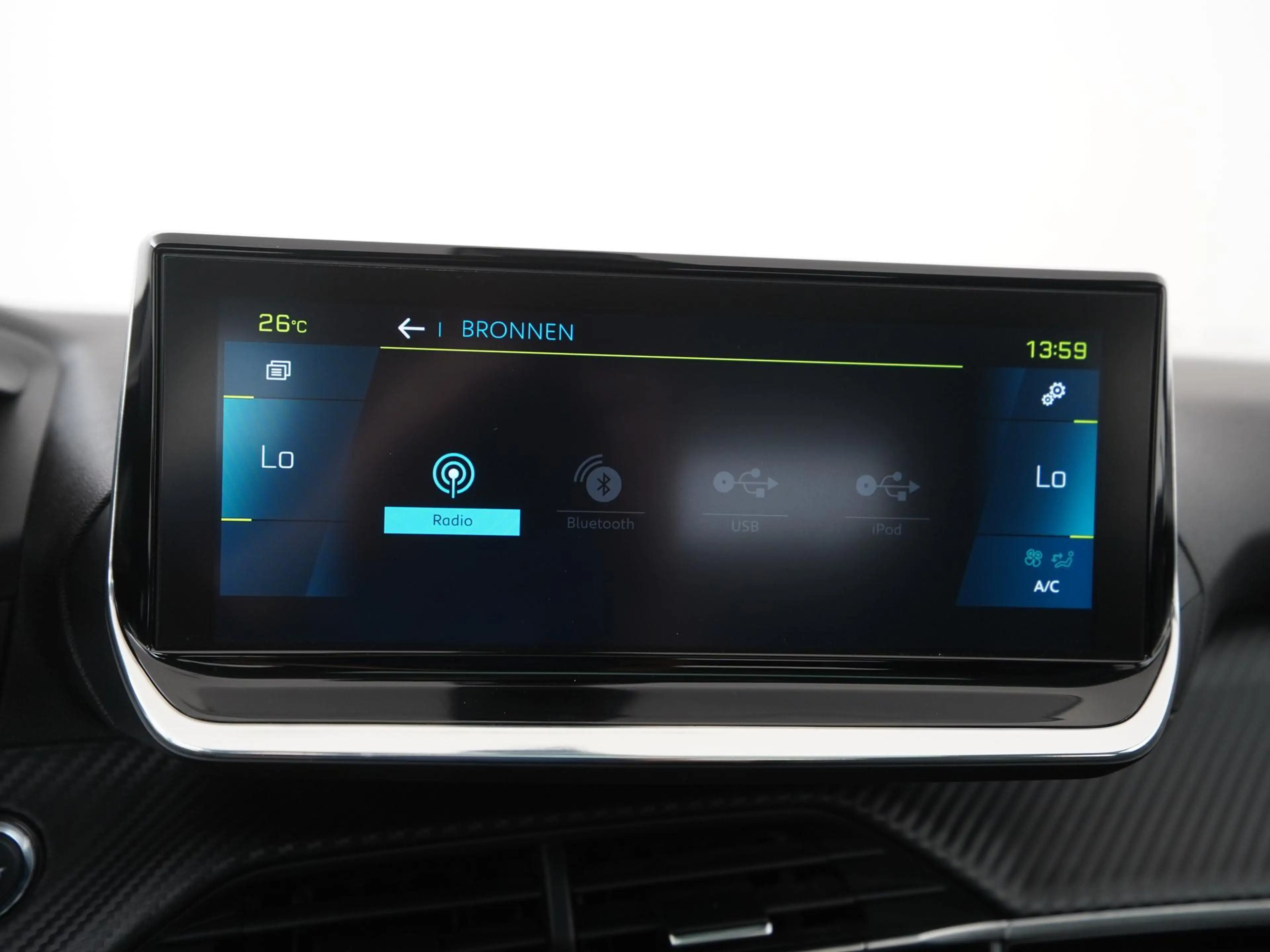 Peugeot e-2008 EV Allure 50 kWh | SOH 92% | Navigatie | Digital C — photo 14