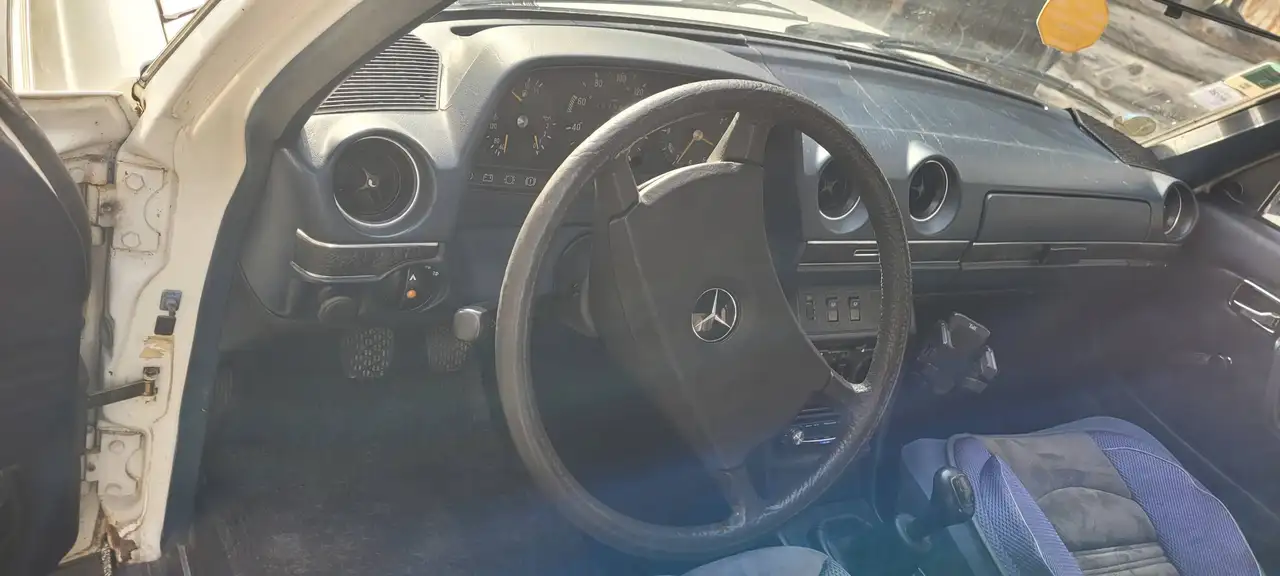 Mercedes-Benz 200 123, foto 4