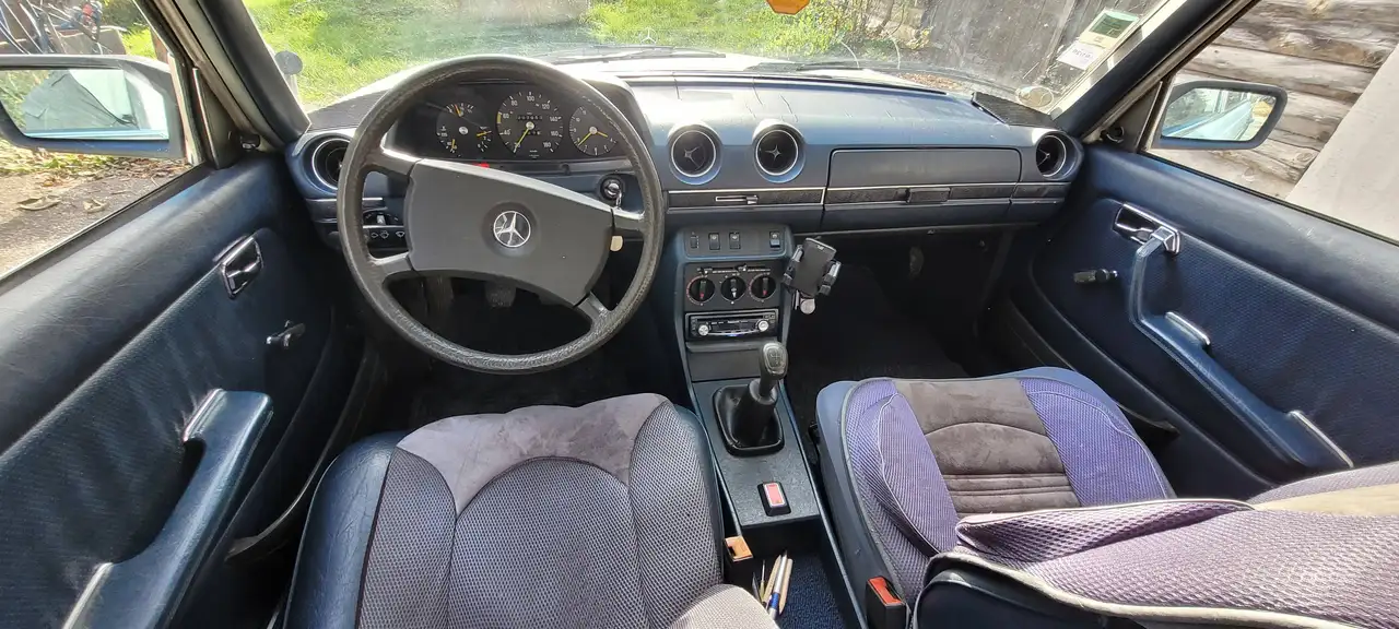 Mercedes-Benz 200 123, foto 3