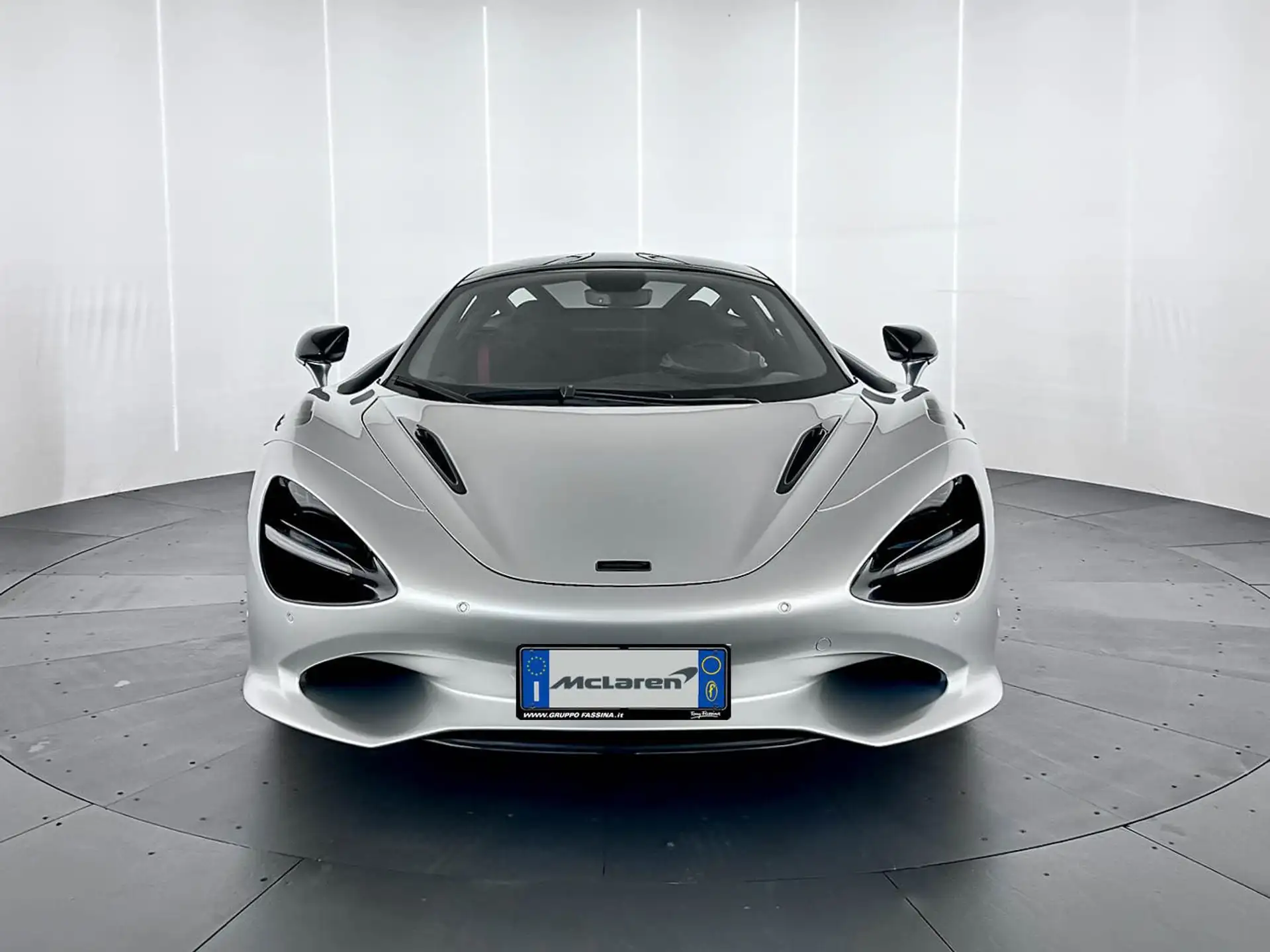 맥라렌 750S 750 2026 은색 사진 2