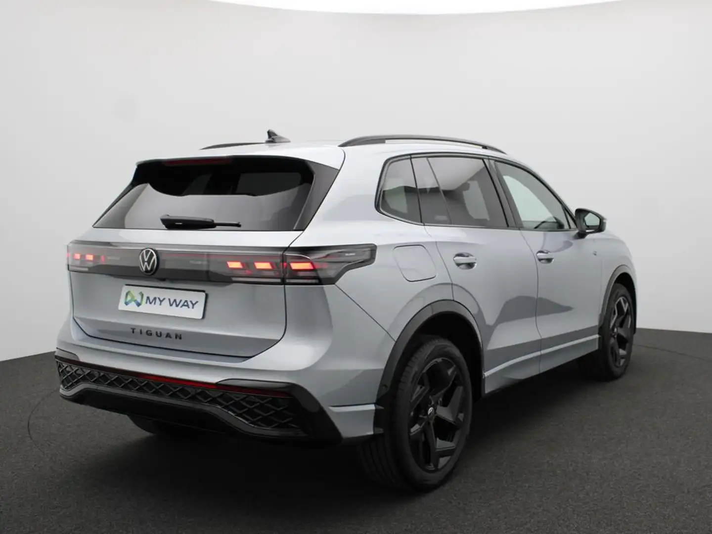 Volkswagen Tiguan R-Line eHybrid 1.5 TSI 272 PK DSG / Open Dak / Camera / ACC / Apple Carplay Argent - 2