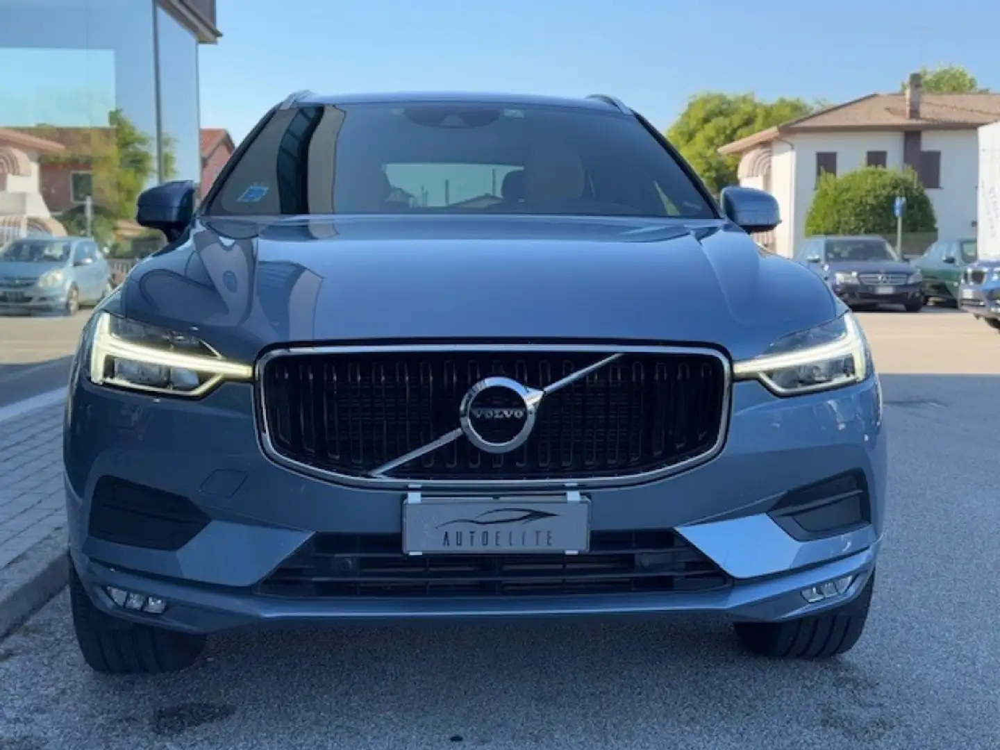 Volvo XC60 D5 235CV AWD Geartronic Inscription Bleu - 2