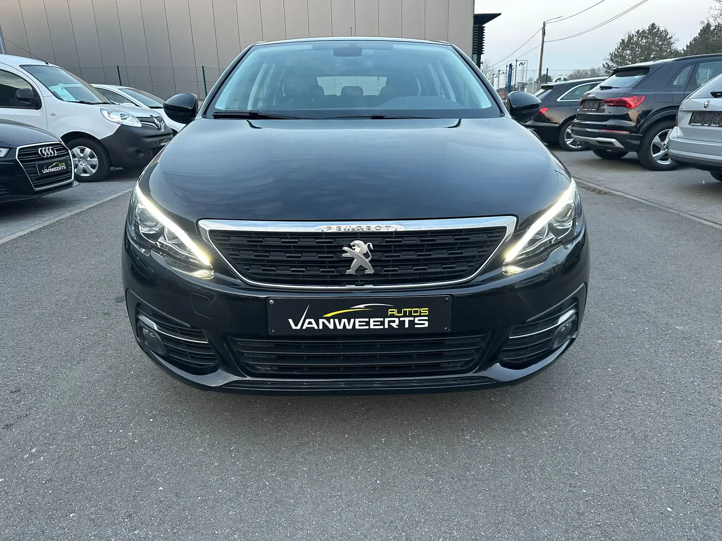 Peugeot 308 SW 1.2 PureTech Active, CARPLAY Schwarz - 2