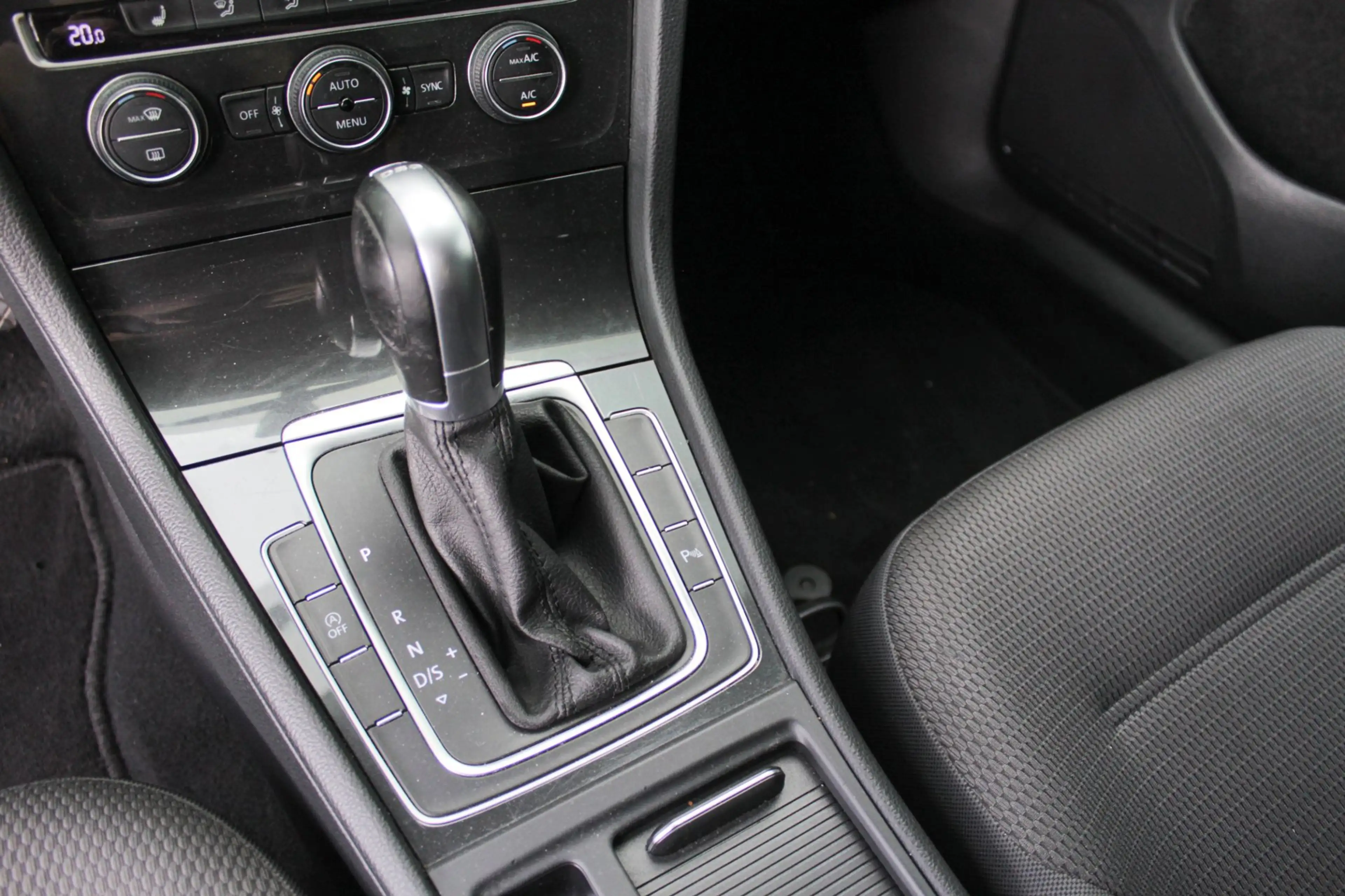 Volkswagen Golf 1.0 TSI Comfortline Business - automaat - ACC - NA — photo 12