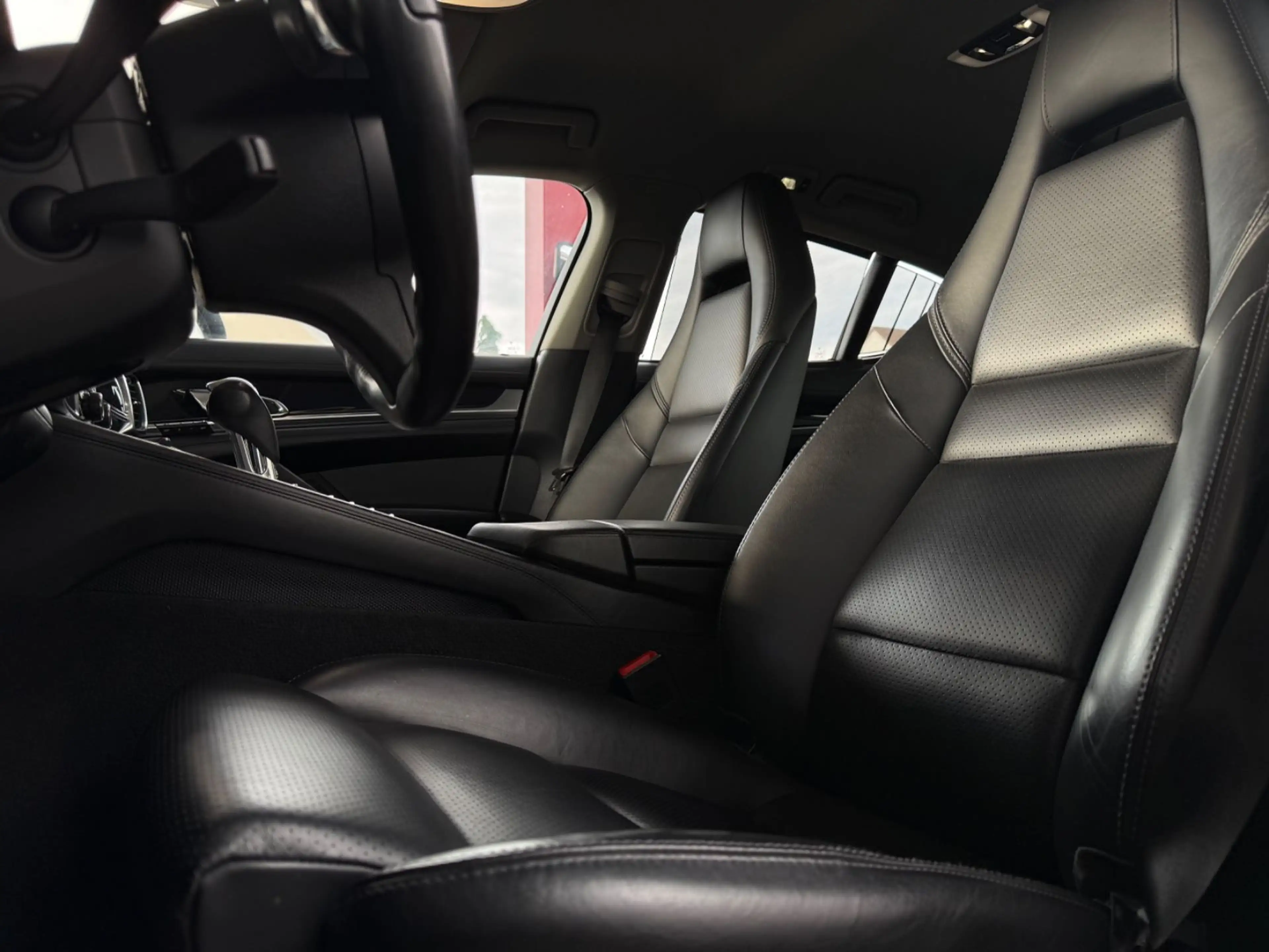 Porsche Panamera 4 S — photo 11