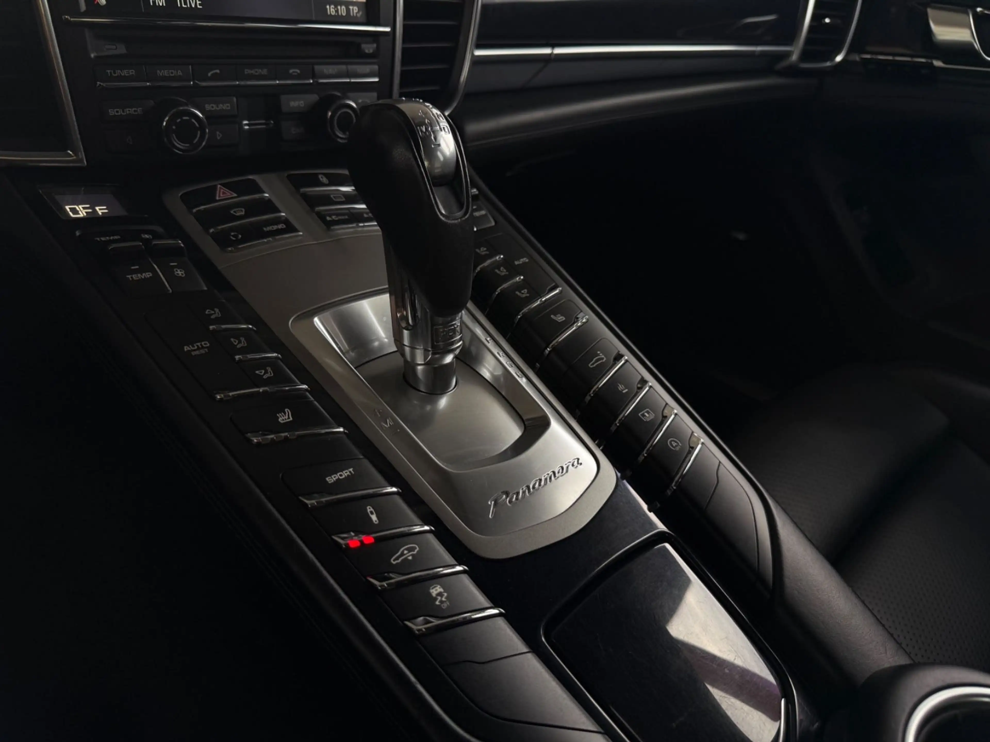 Porsche Panamera 4 S — photo 14