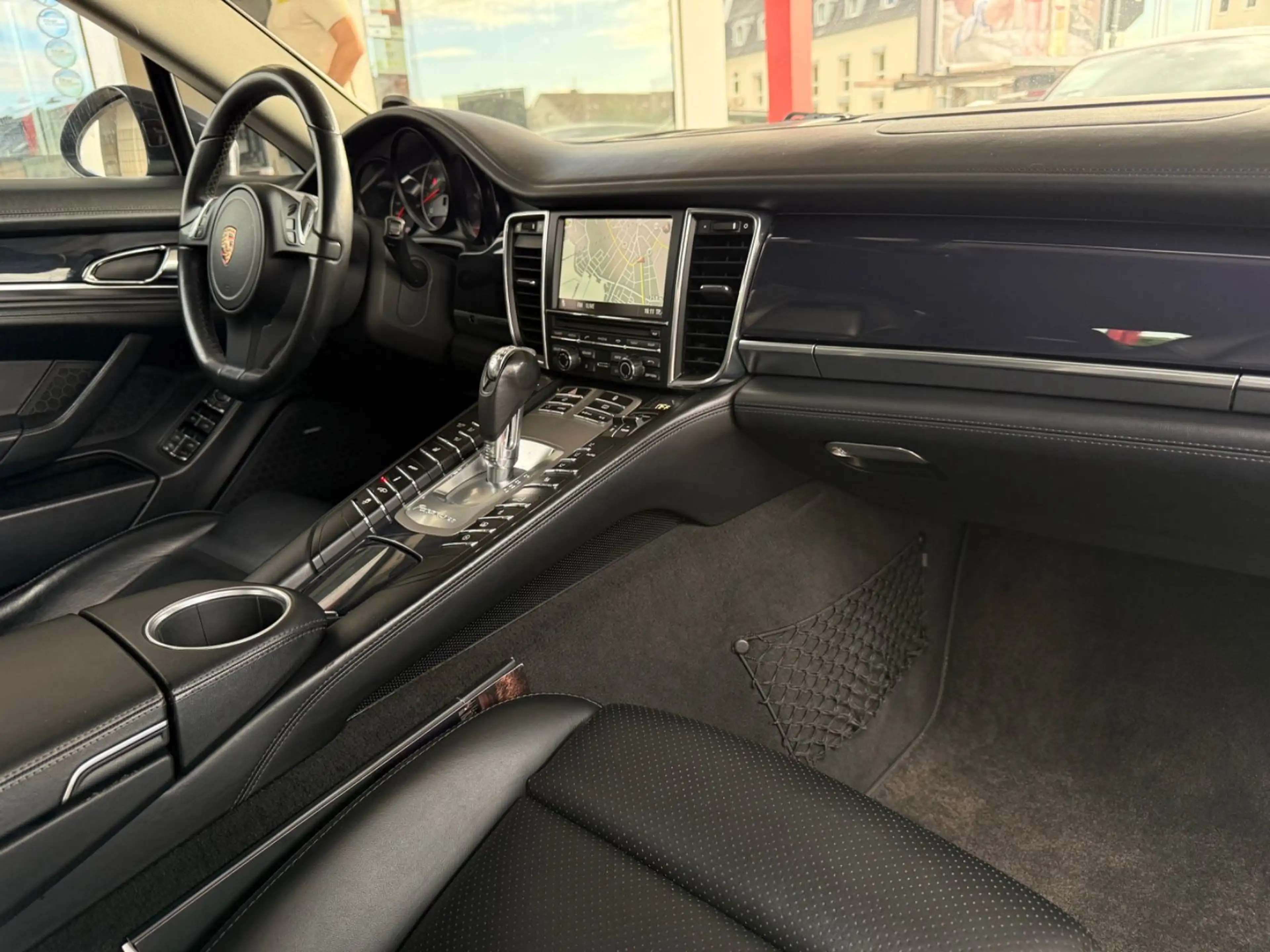 Porsche Panamera 4 S — photo 10