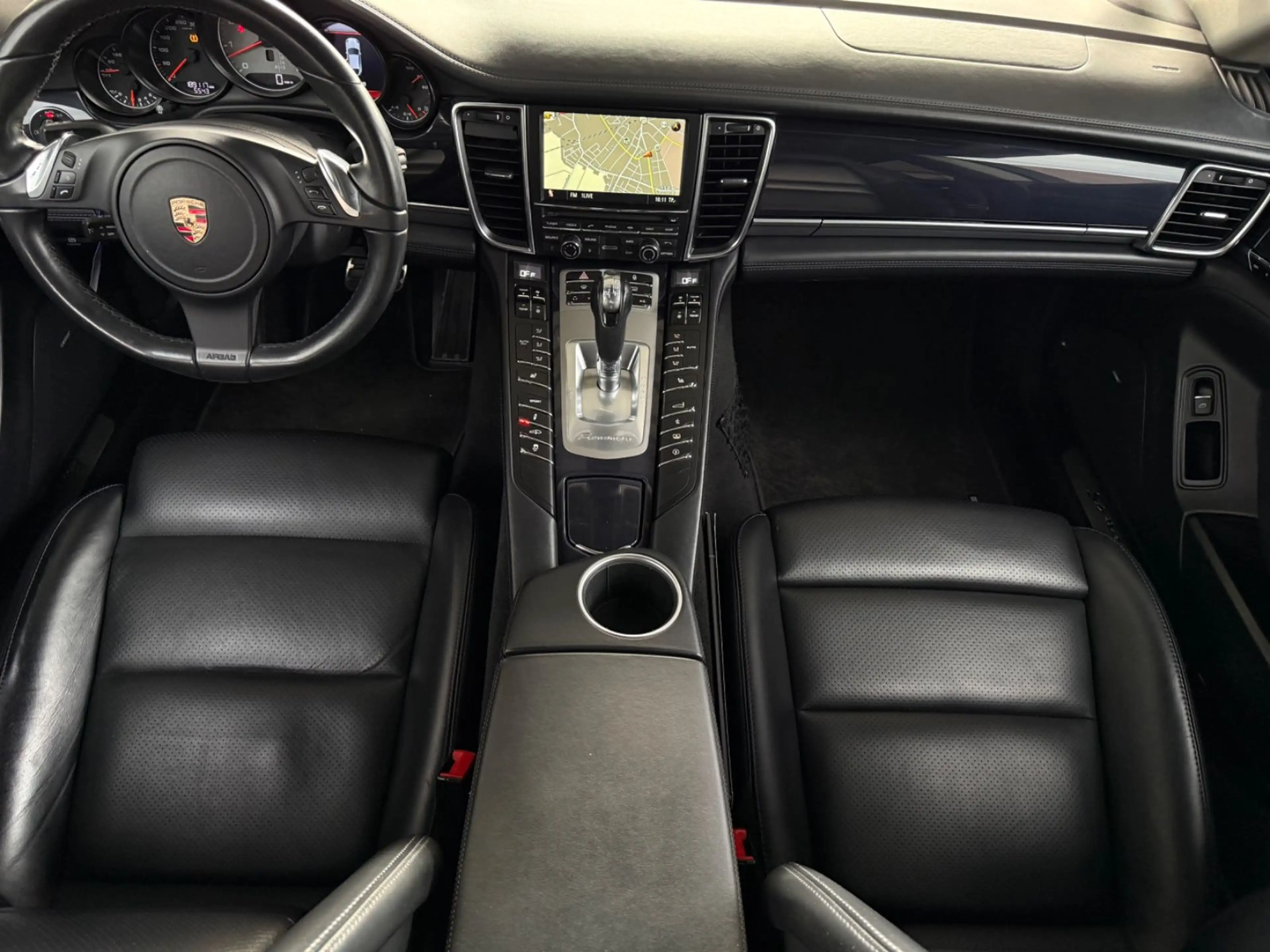 Porsche Panamera 4 S — photo 9