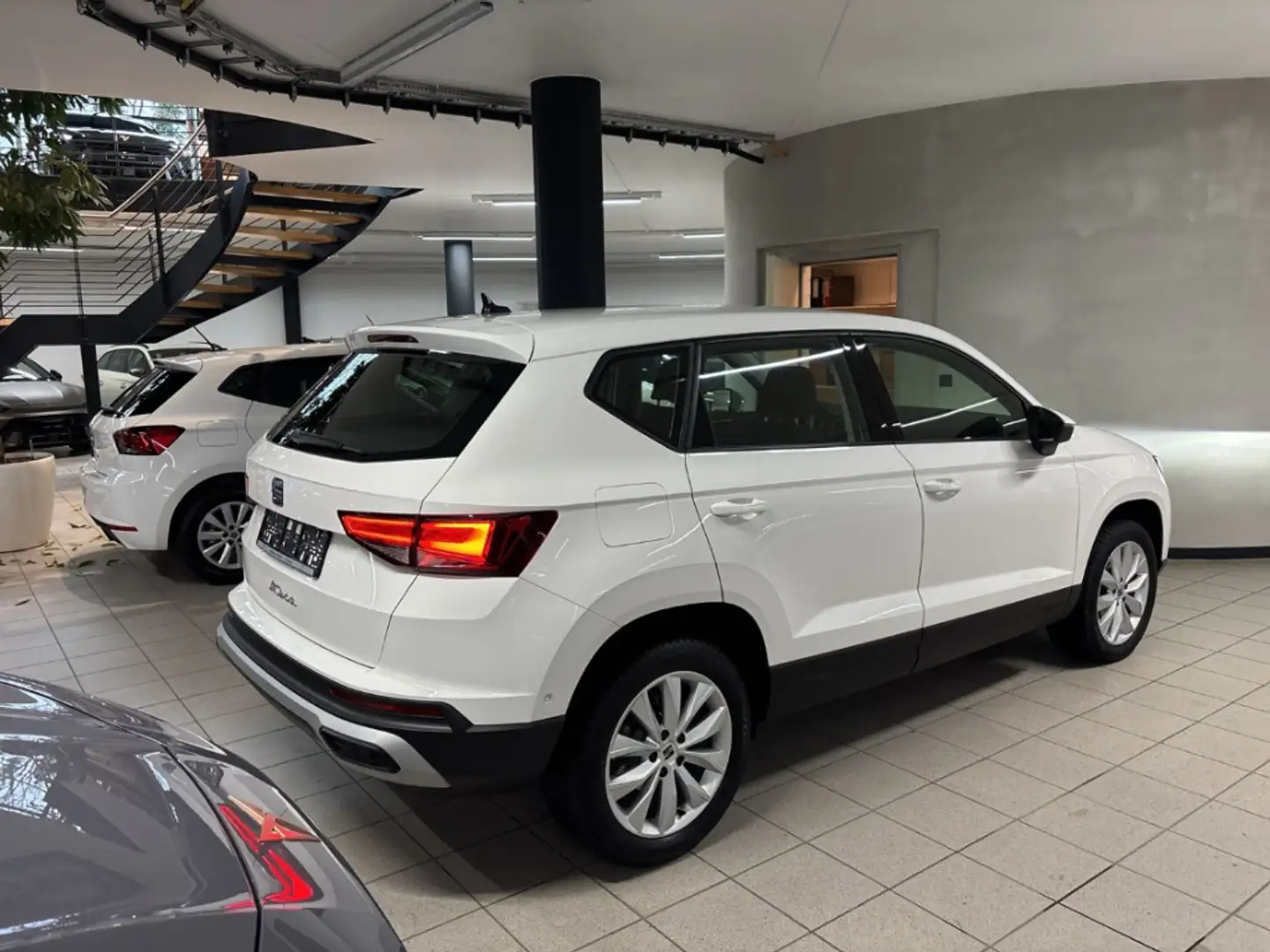 SEAT Ateca Style 1.5 TSI DSG AHK-klappbar Navi LED Sperrdiff. Weiß - 2