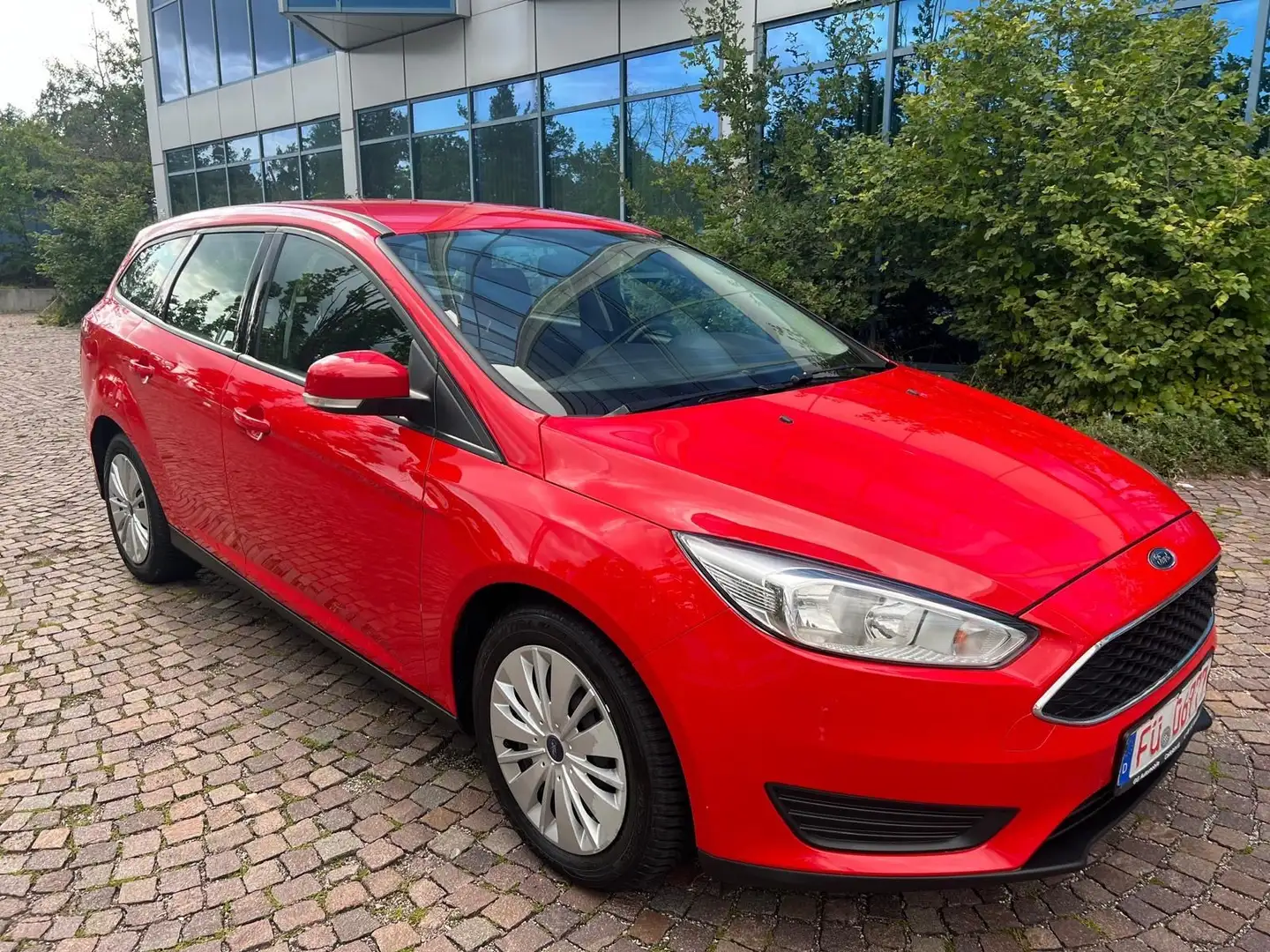 Ford Focus Turnier 1.5 TDCI Klima PDC Euro 6 Červená - 1